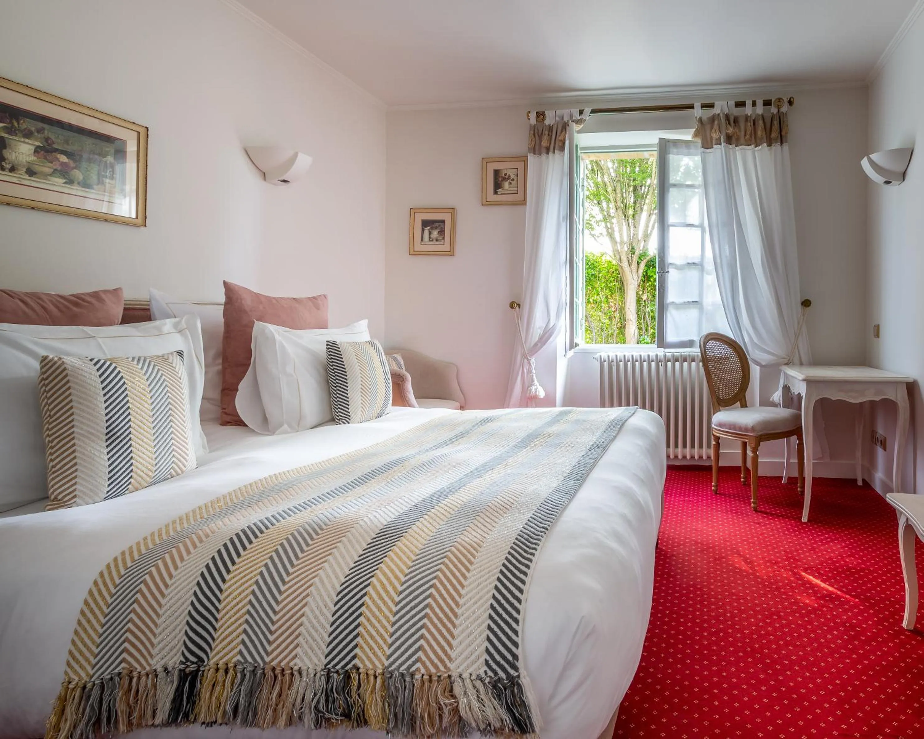 Bed in Hotel Restaurant Le Centenaire