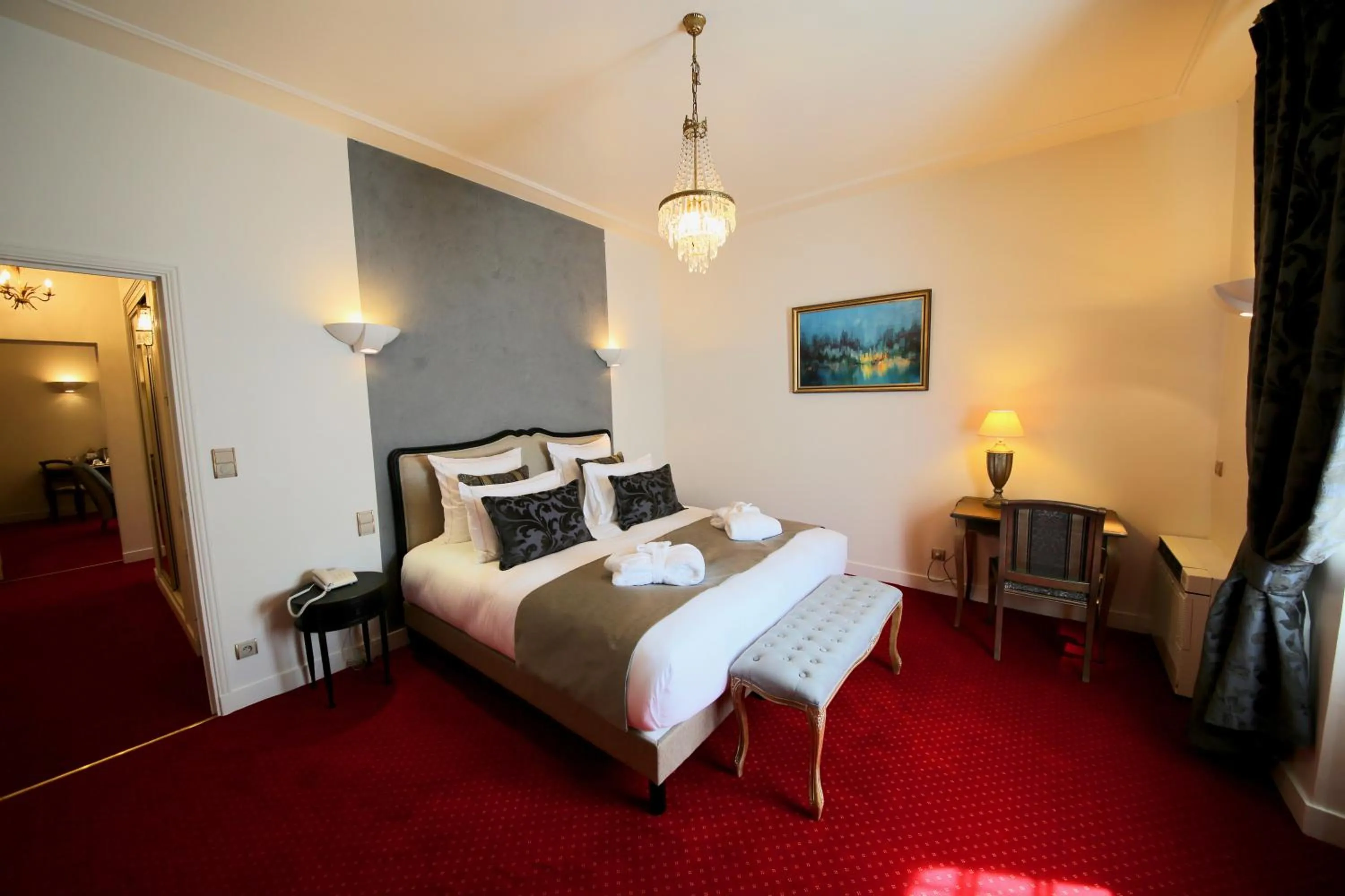 Bed in Hotel Restaurant Le Centenaire