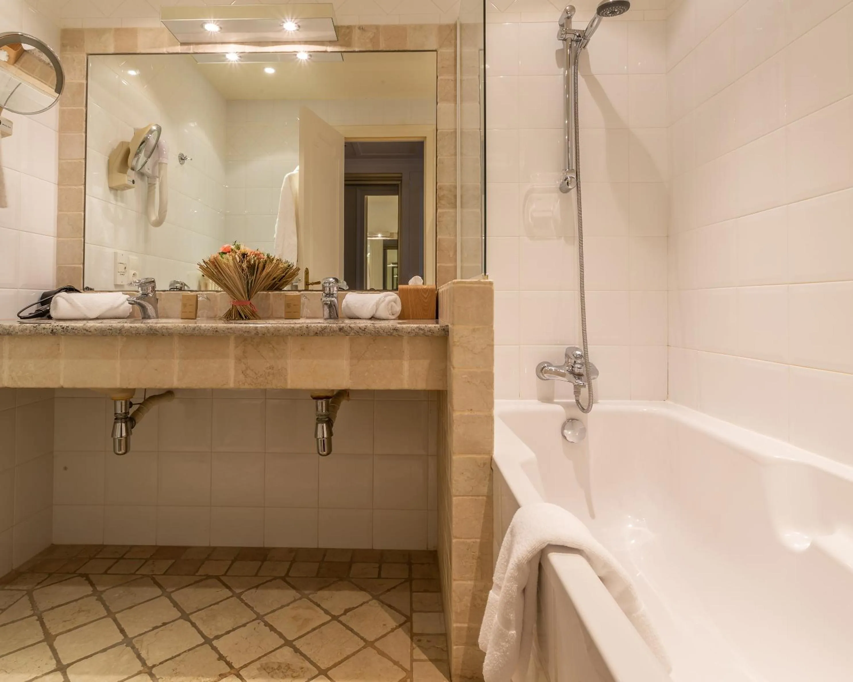Bathroom in Hotel Restaurant Le Centenaire