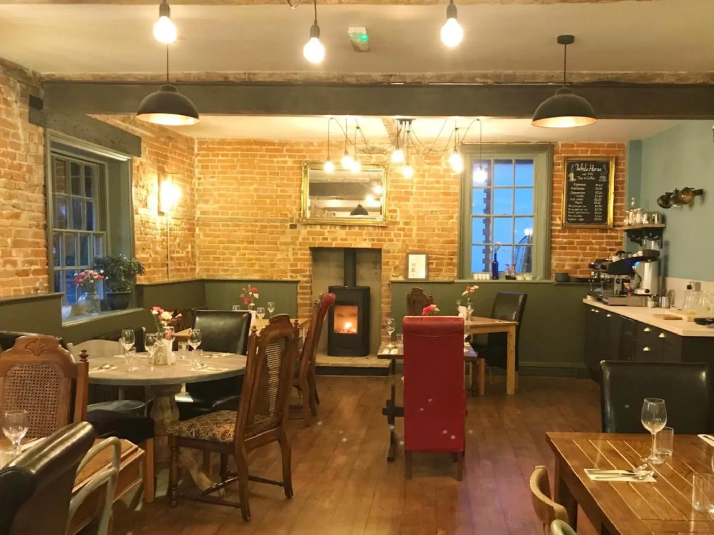 Restaurant/places to eat in The White Horse Hotel