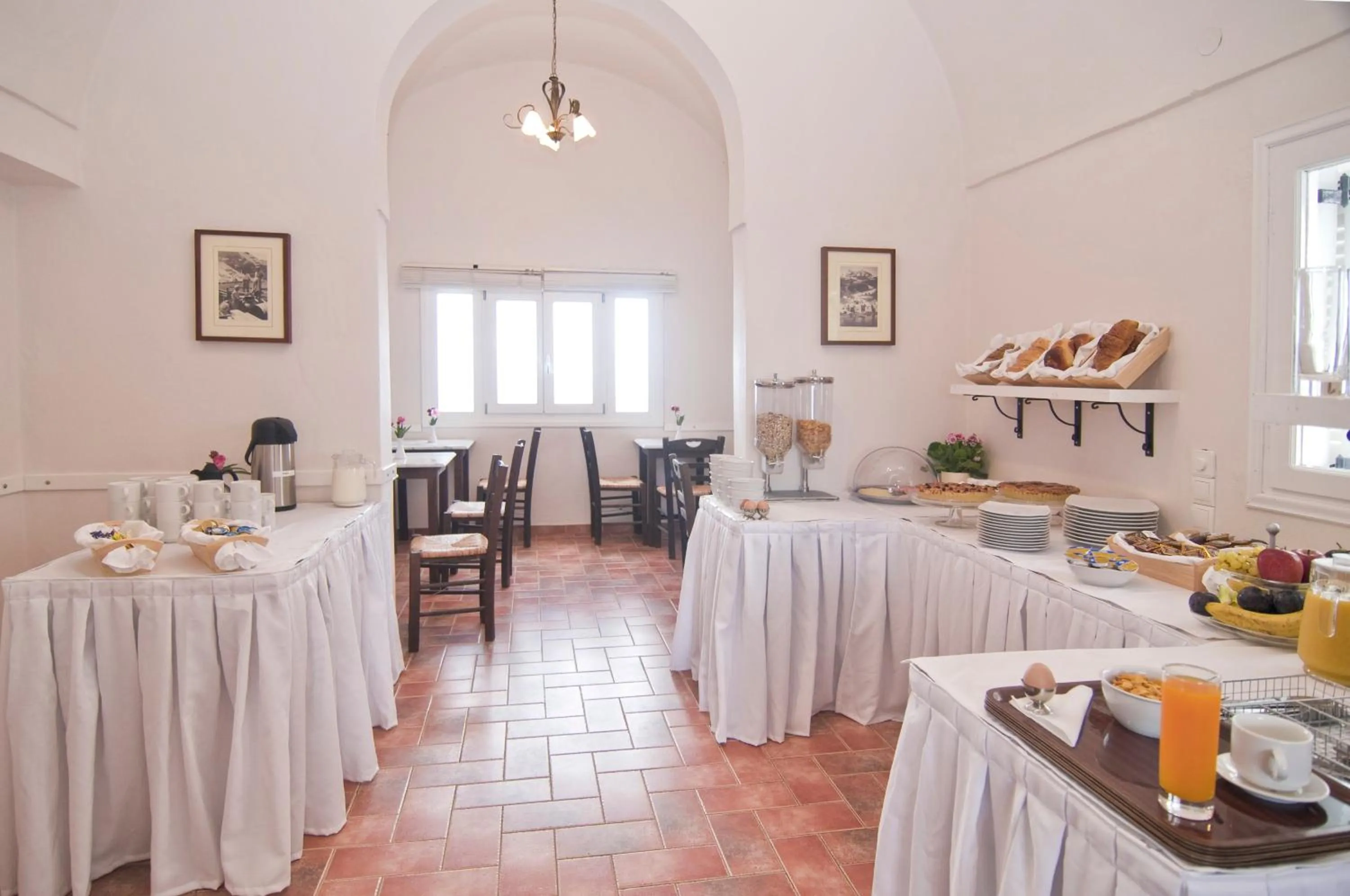 Property building in Villa Ilias