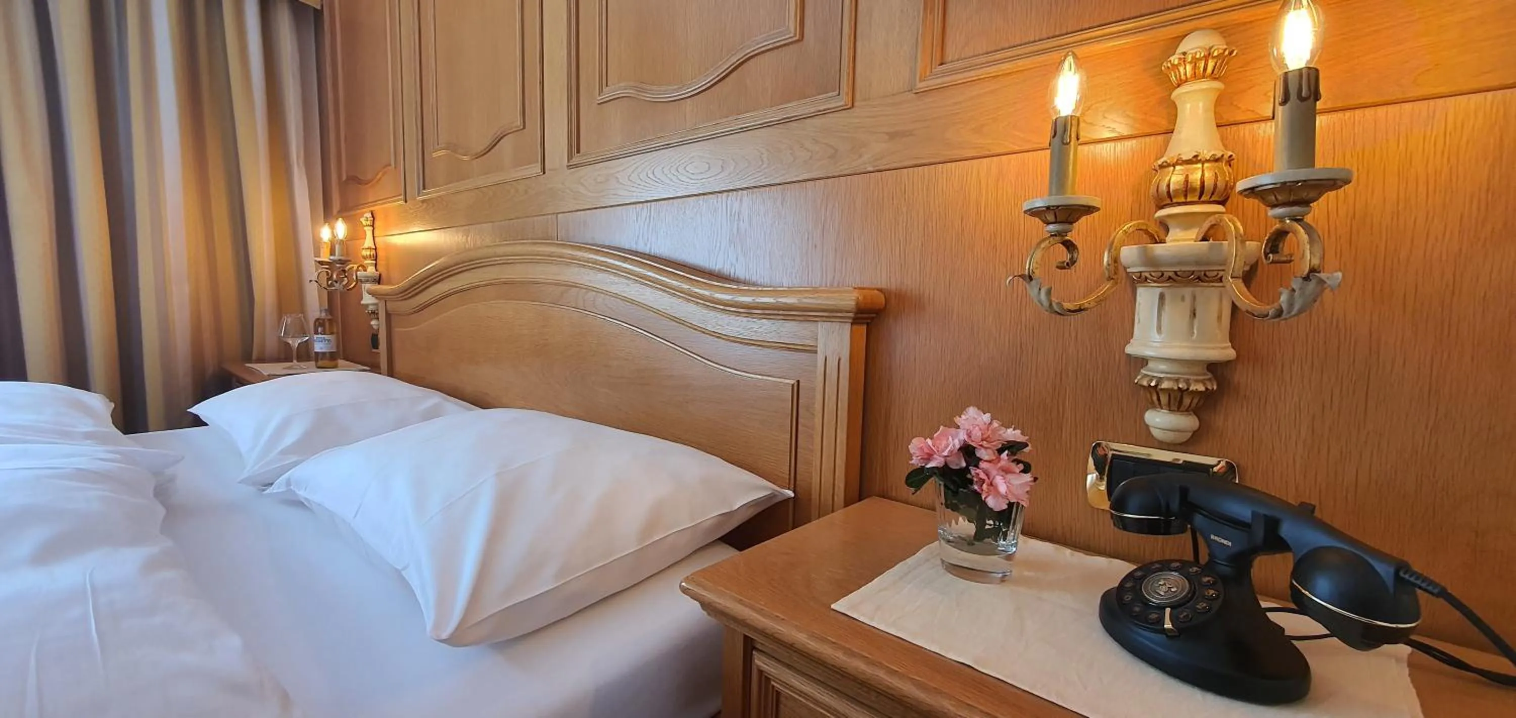 Bed in Villa Martha Vintage Hotel-B&B