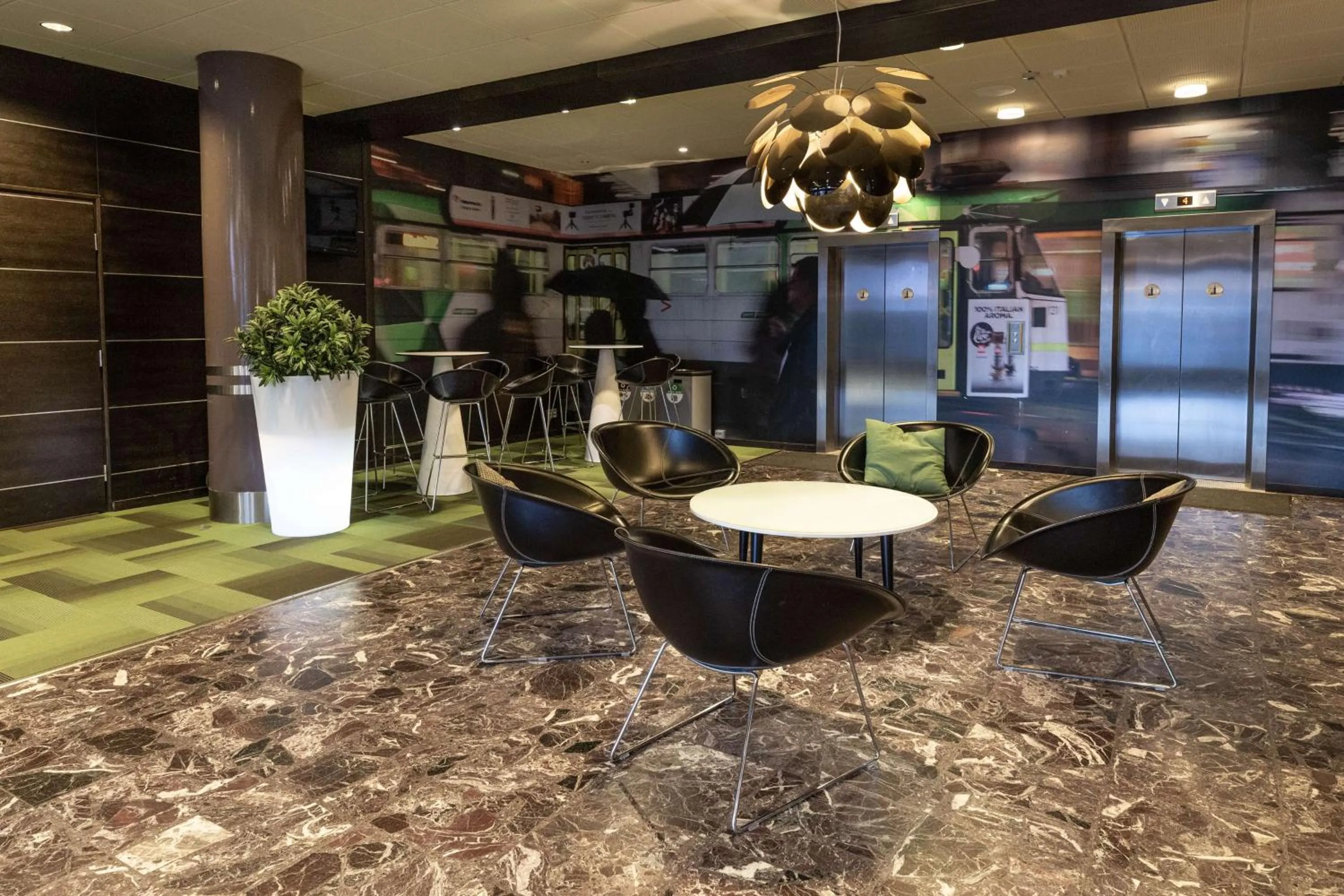 Lobby or reception in Scandic Tampere Koskipuisto