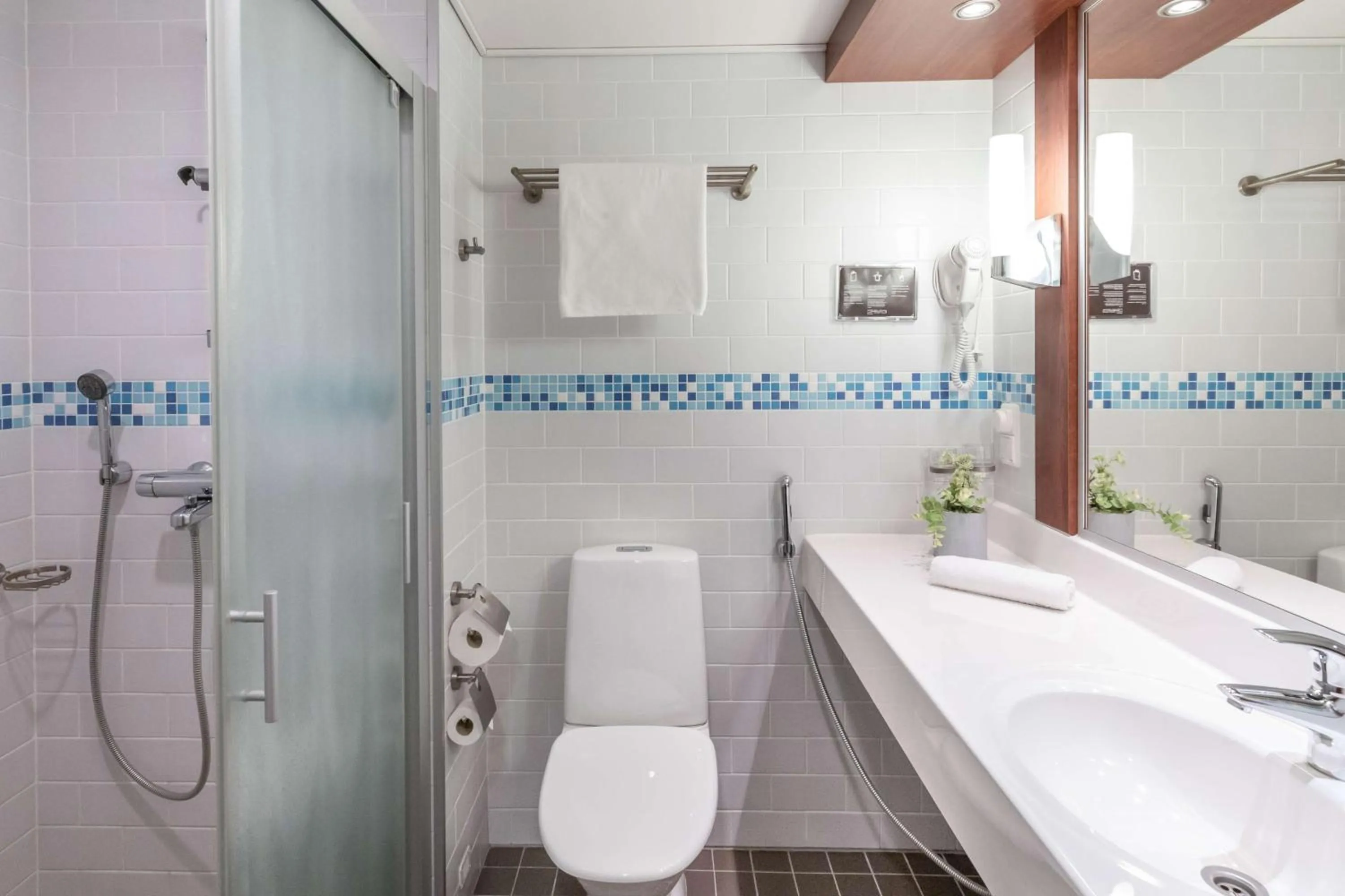 Bathroom in Scandic Tampere Koskipuisto