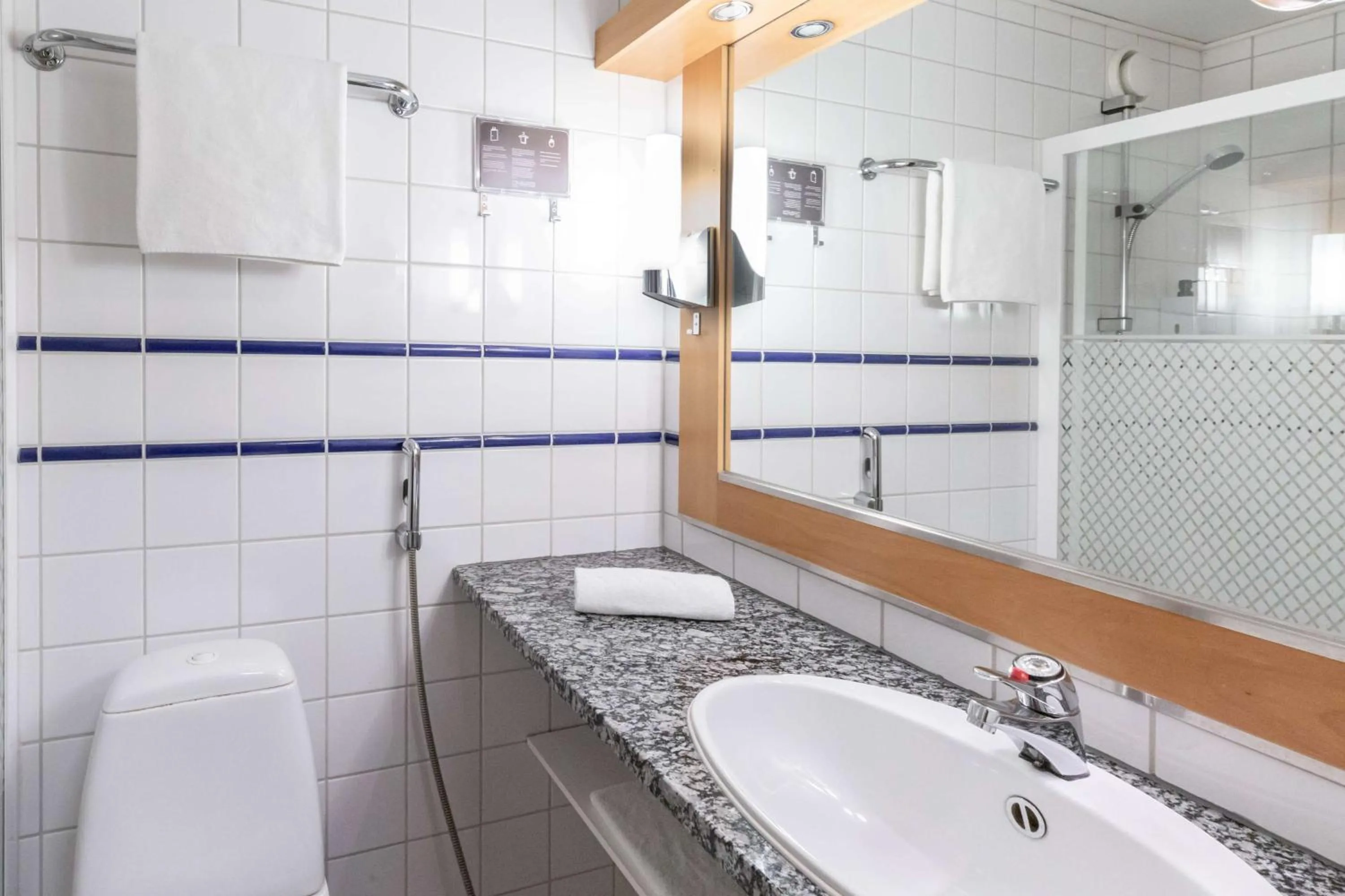 Bathroom in Scandic Tampere Koskipuisto