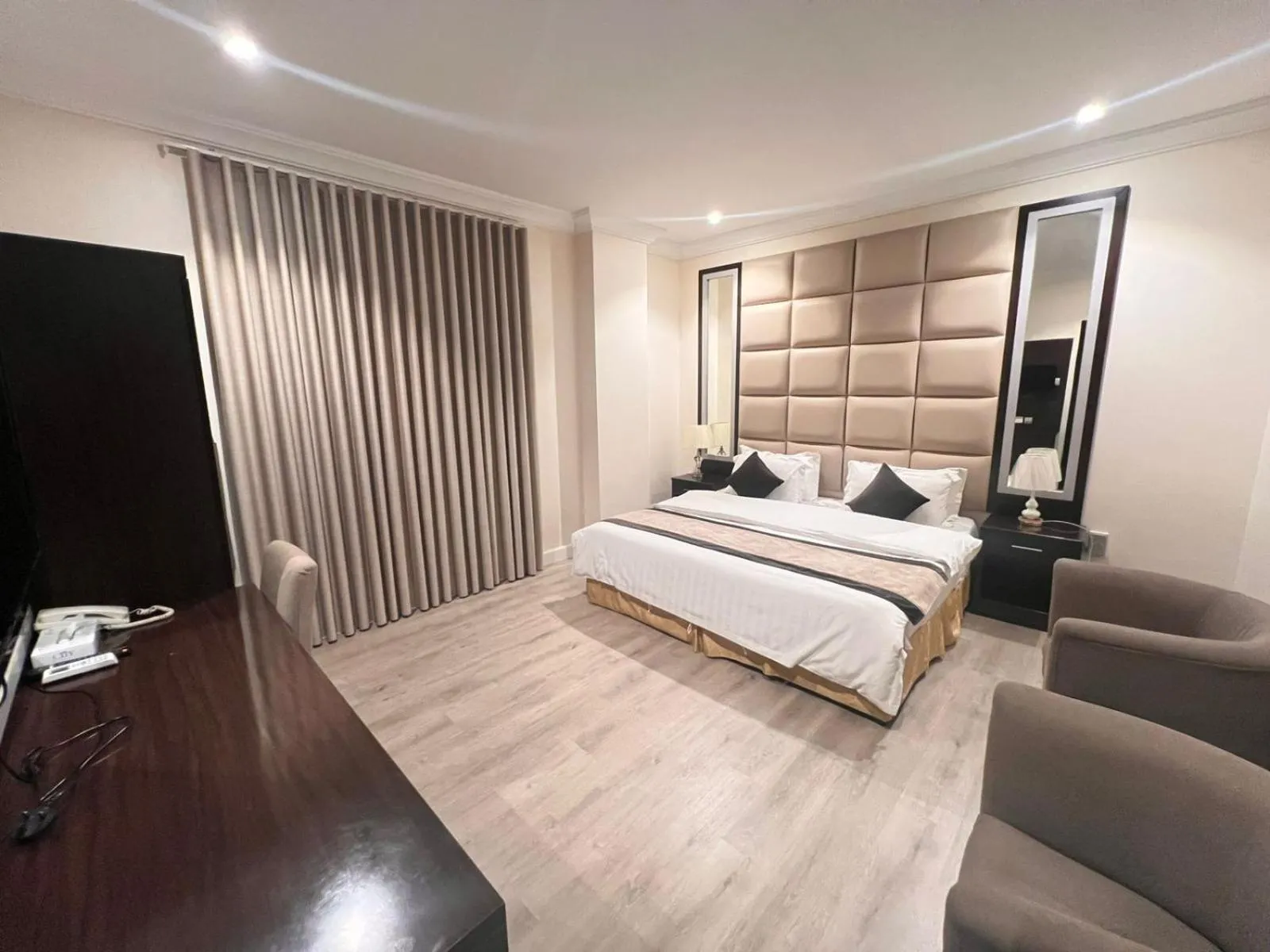 Bedroom, Bed in Alshaheen Suites