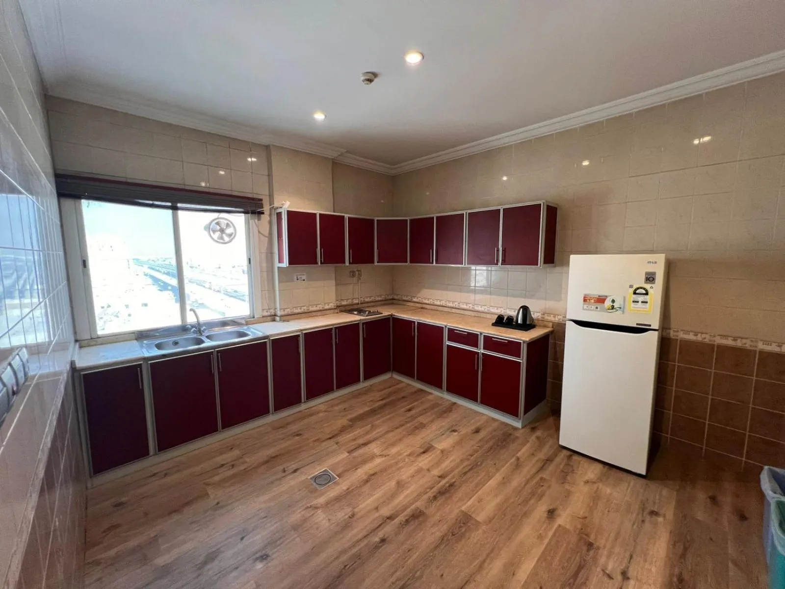 Kitchen or kitchenette in Alshaheen Suites