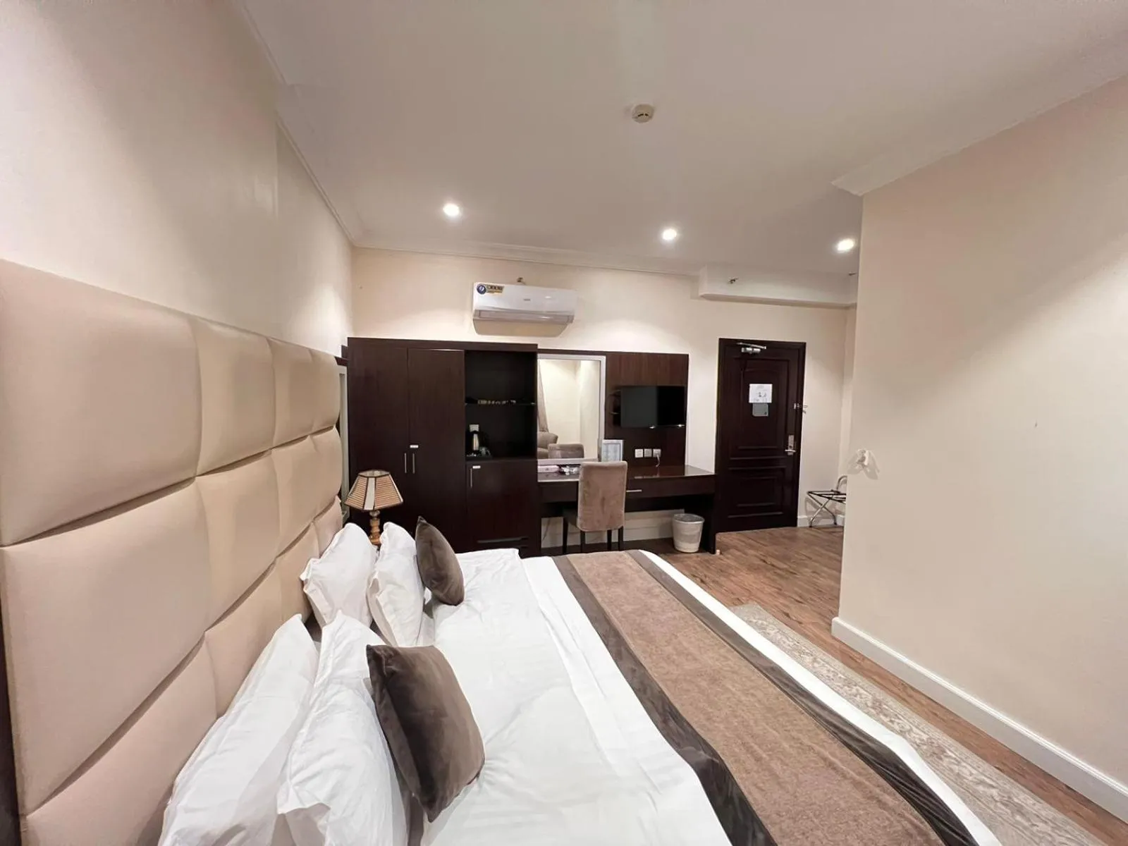 Bed in Alshaheen Suites