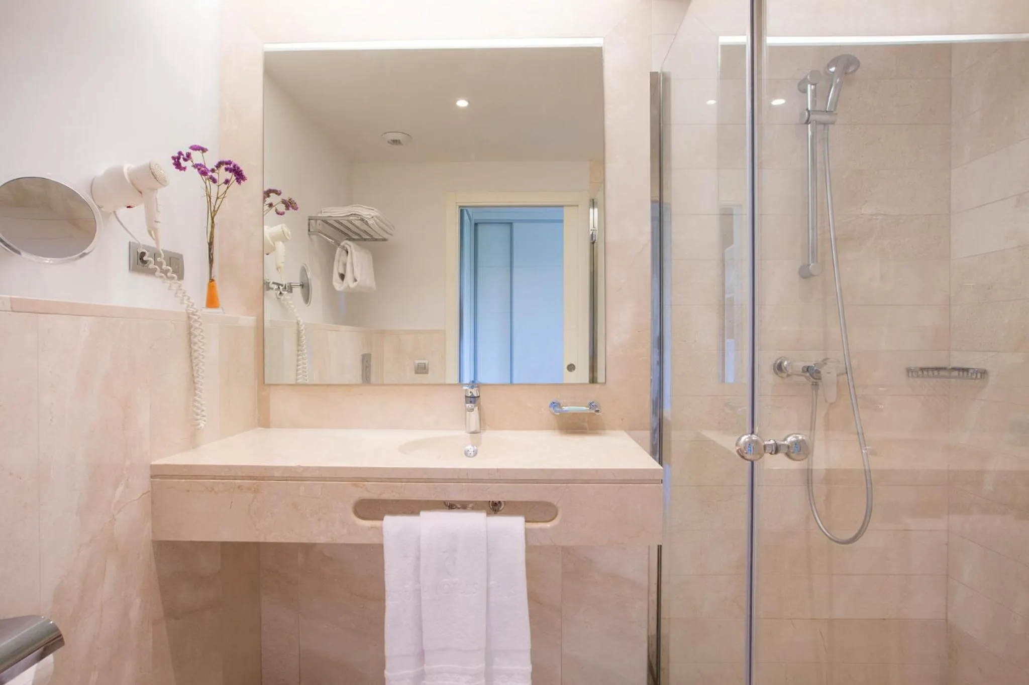 Shower in Hipotels Barrosa Garden