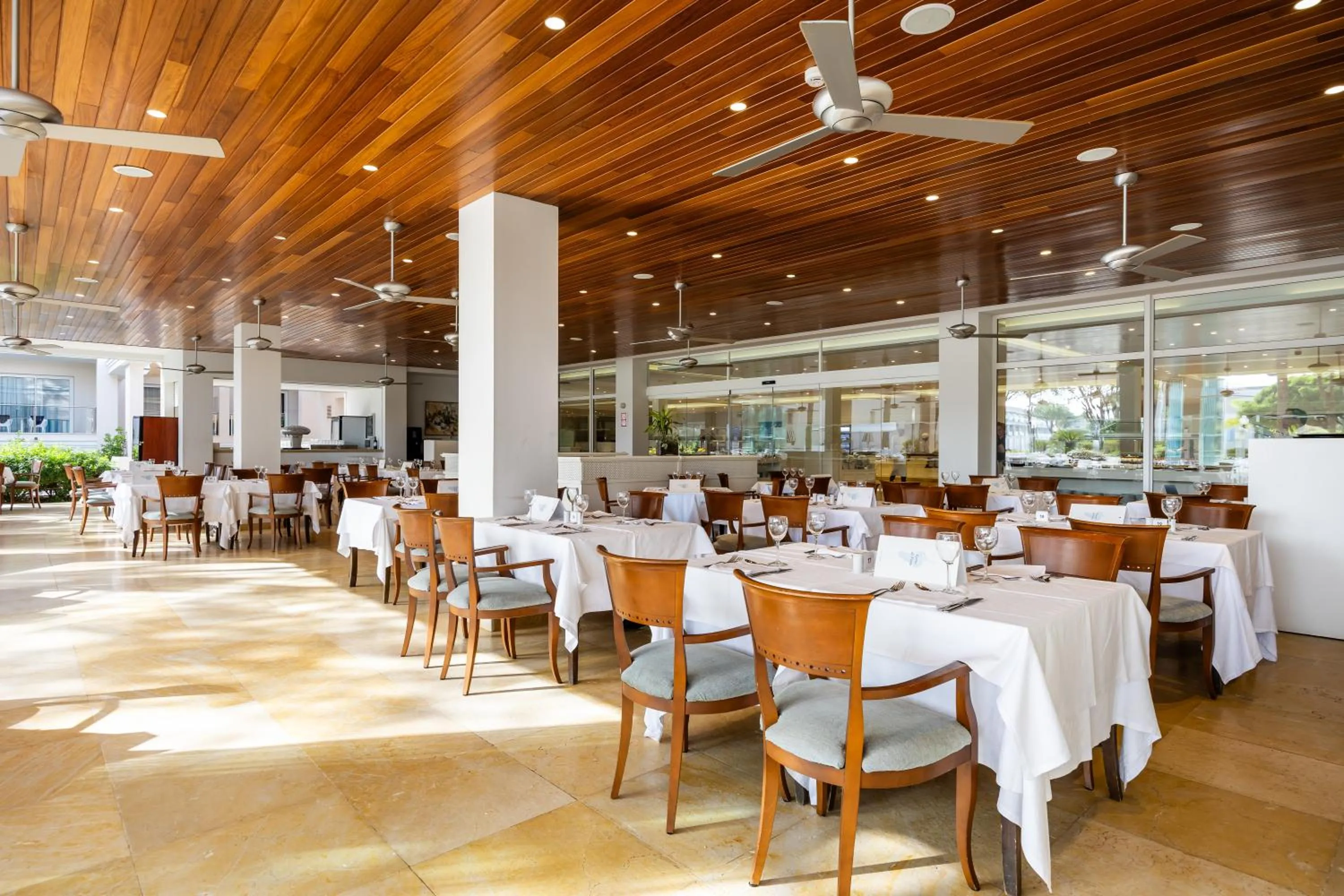 Restaurant/places to eat in Hipotels Barrosa Garden