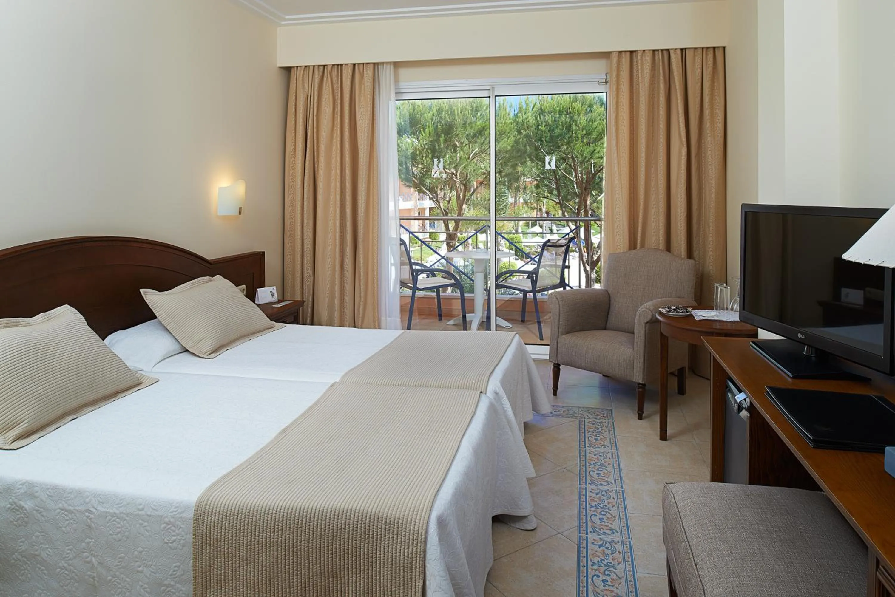 Bed in Hipotels Barrosa Garden