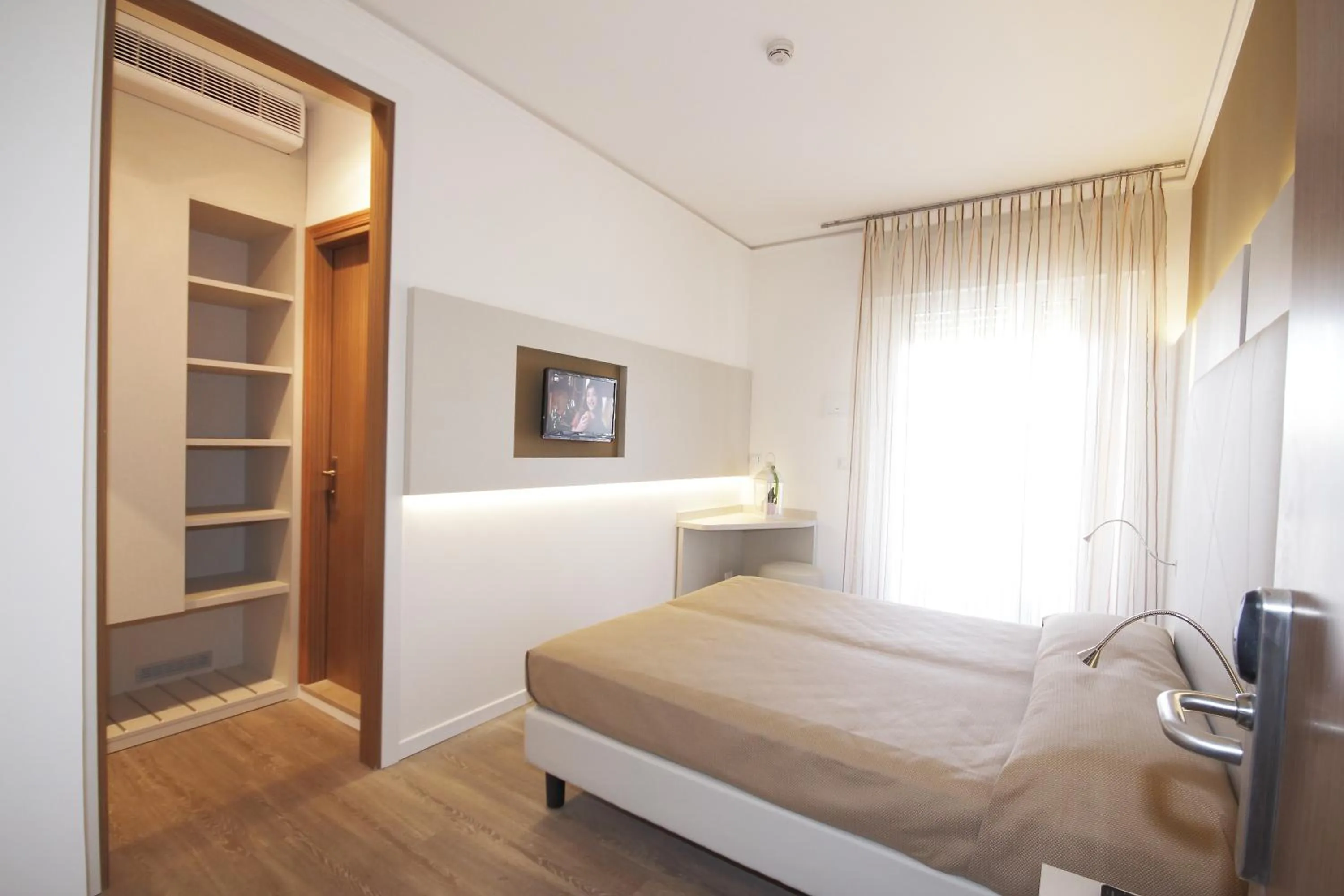 Photo of the whole room, Bed in Hotel Toledo