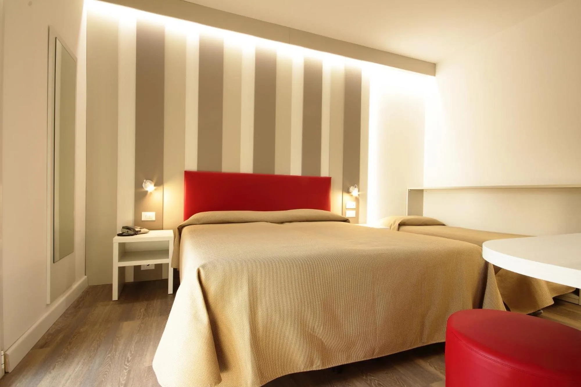 Photo of the whole room, Bed in Hotel Toledo