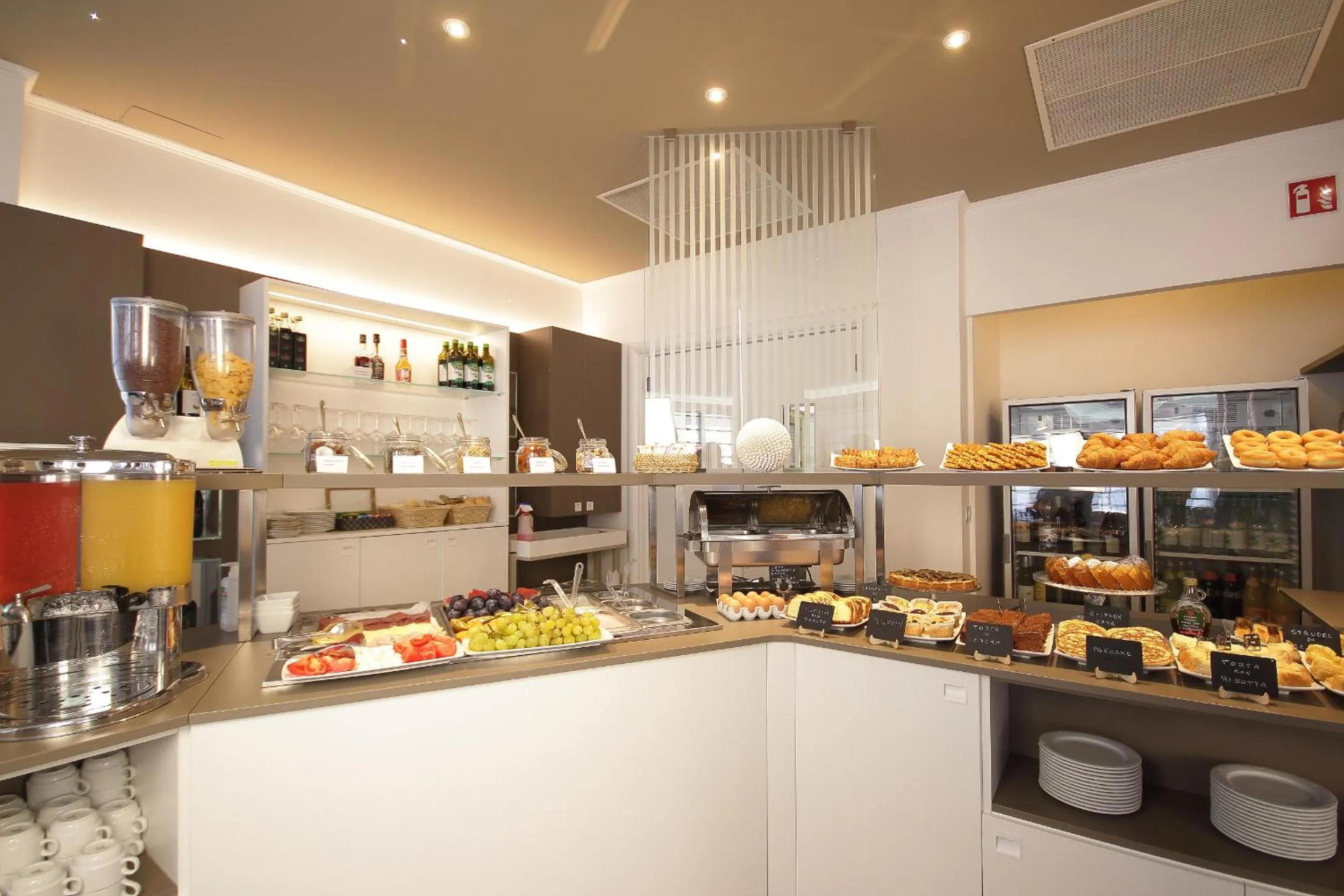 Restaurant/places to eat in Hotel Toledo