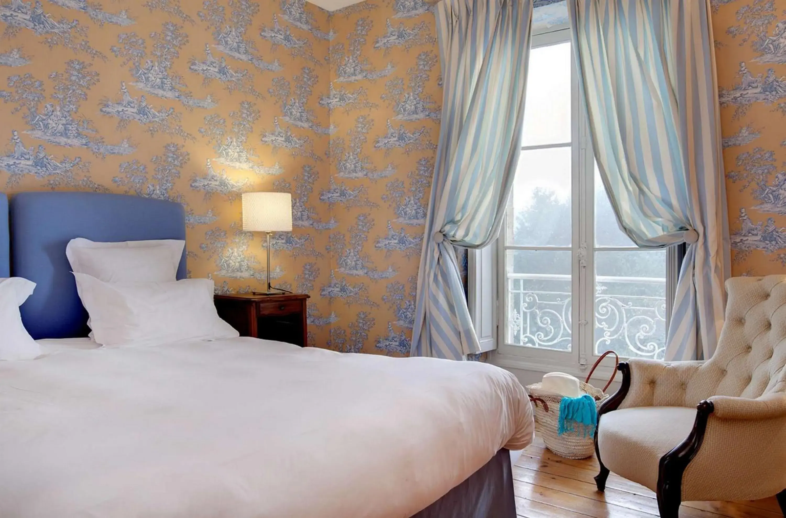 Standard Double Room in Château Ormes de Pez Standard Double Room in Château Ormes de Pez