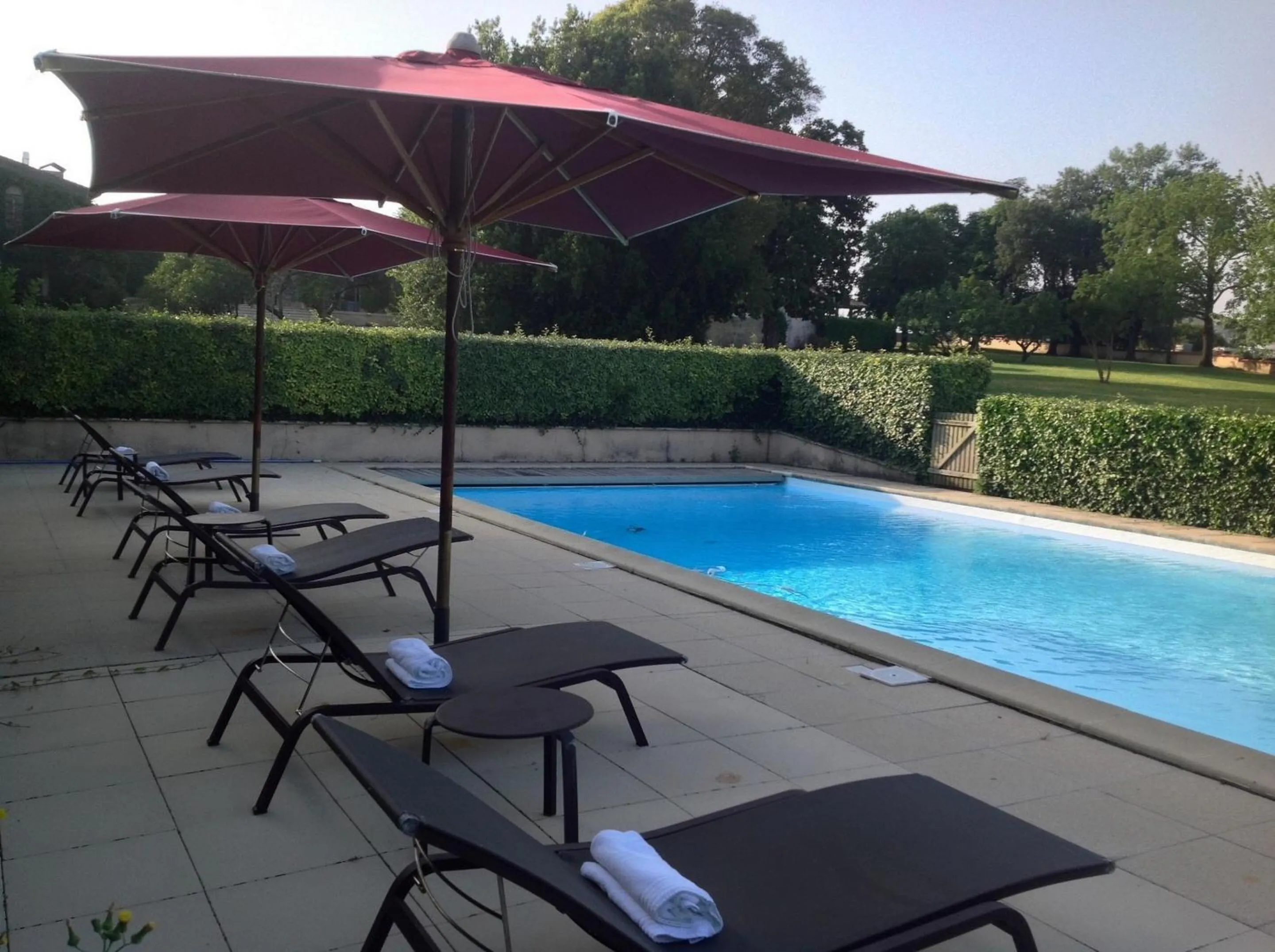 Pool view in Château Ormes de Pez