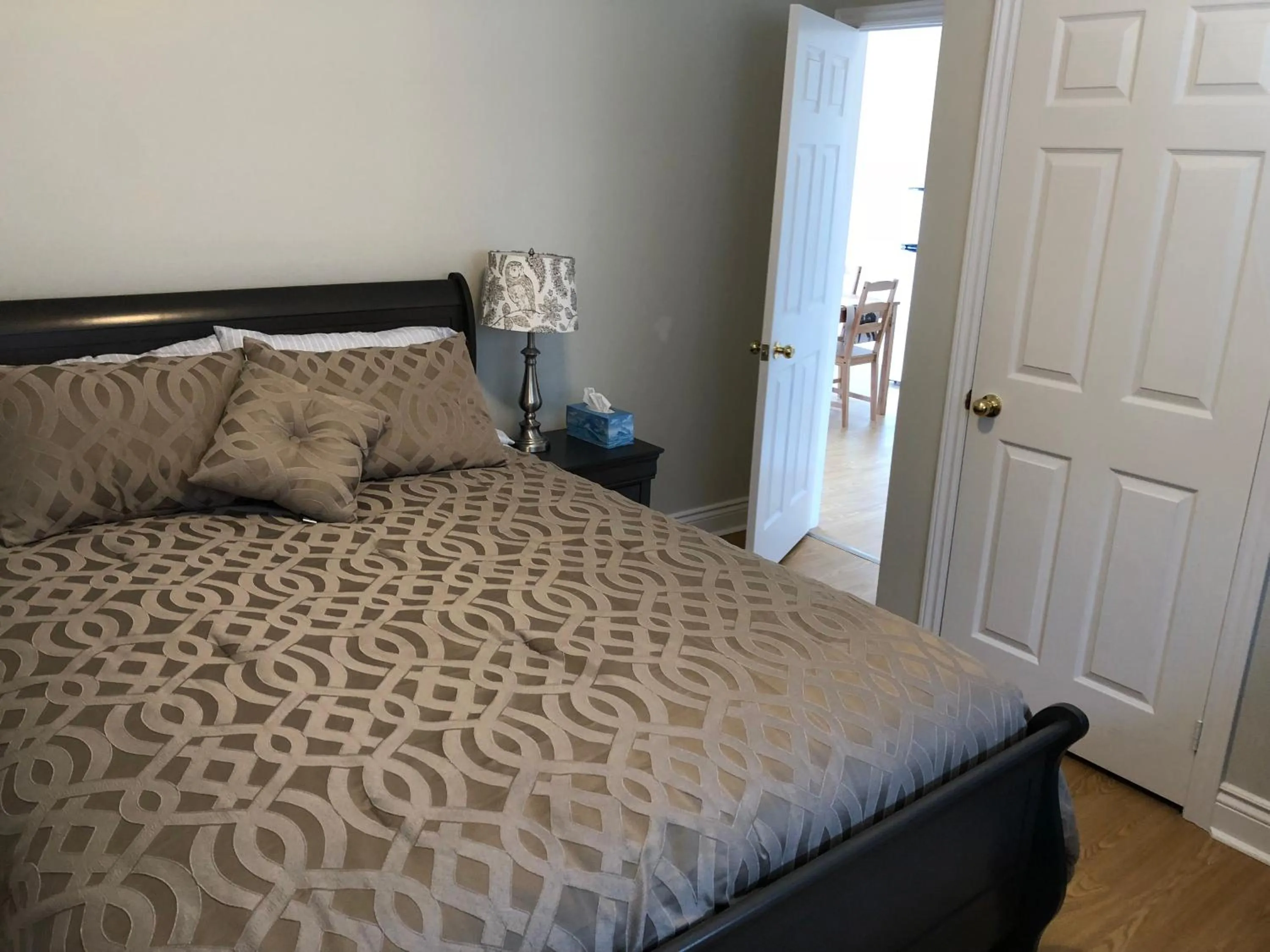 Bedroom, Bed in Shores of Deer Lake