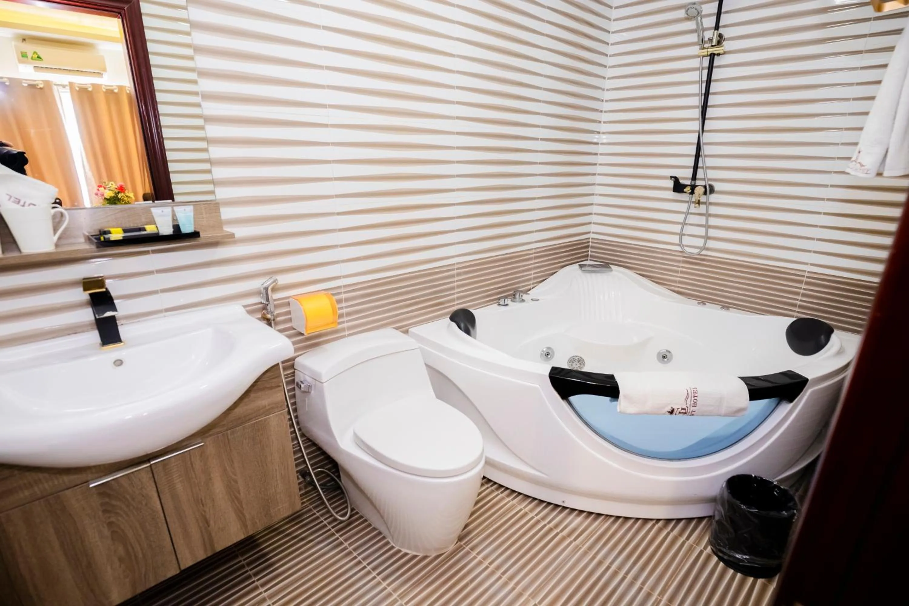 Bathroom in Gallant Hotel 154 - Near Cat Bi Airport