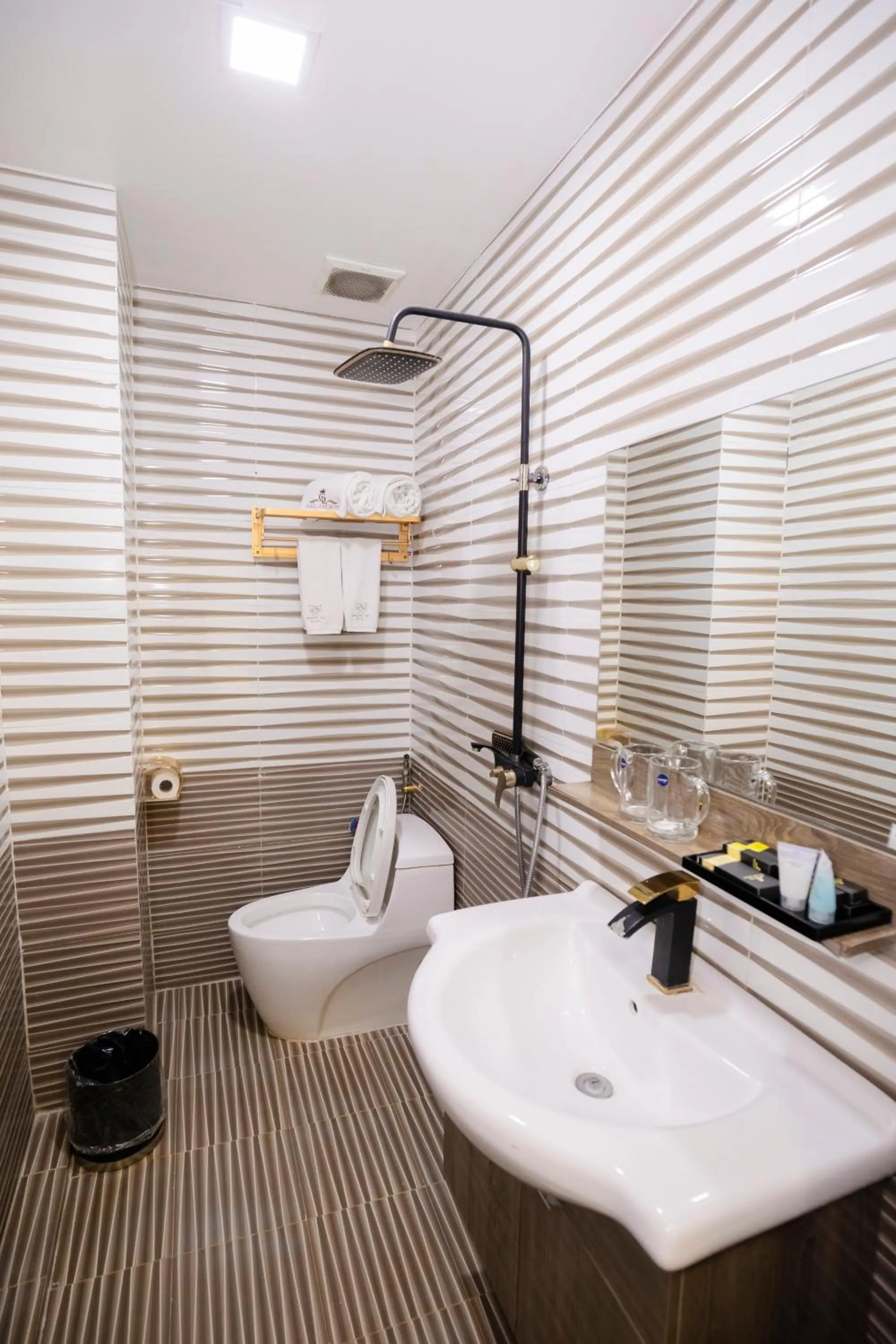 Bathroom in Gallant Hotel 154 - Near Cat Bi Airport
