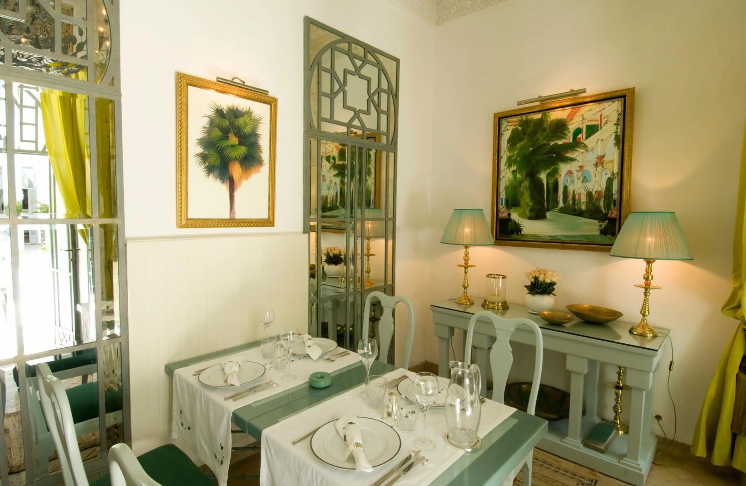 Restaurant/places to eat in Riad Idra