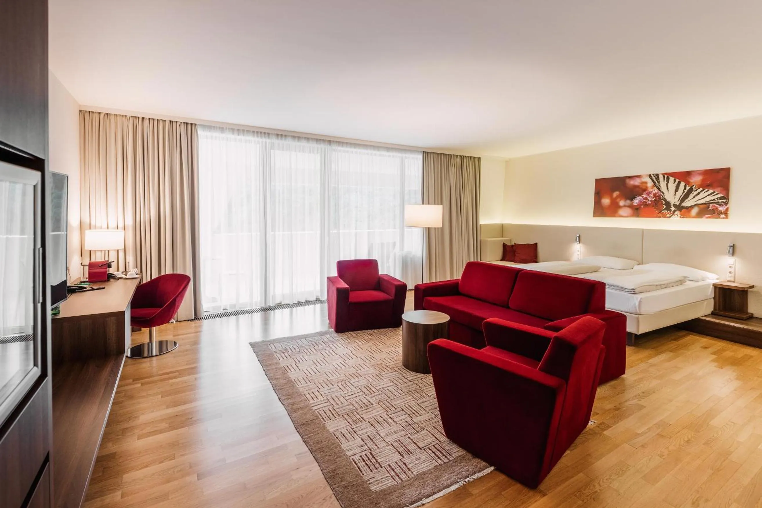 Living room, Bed in Thermenhotel Karawankenhof