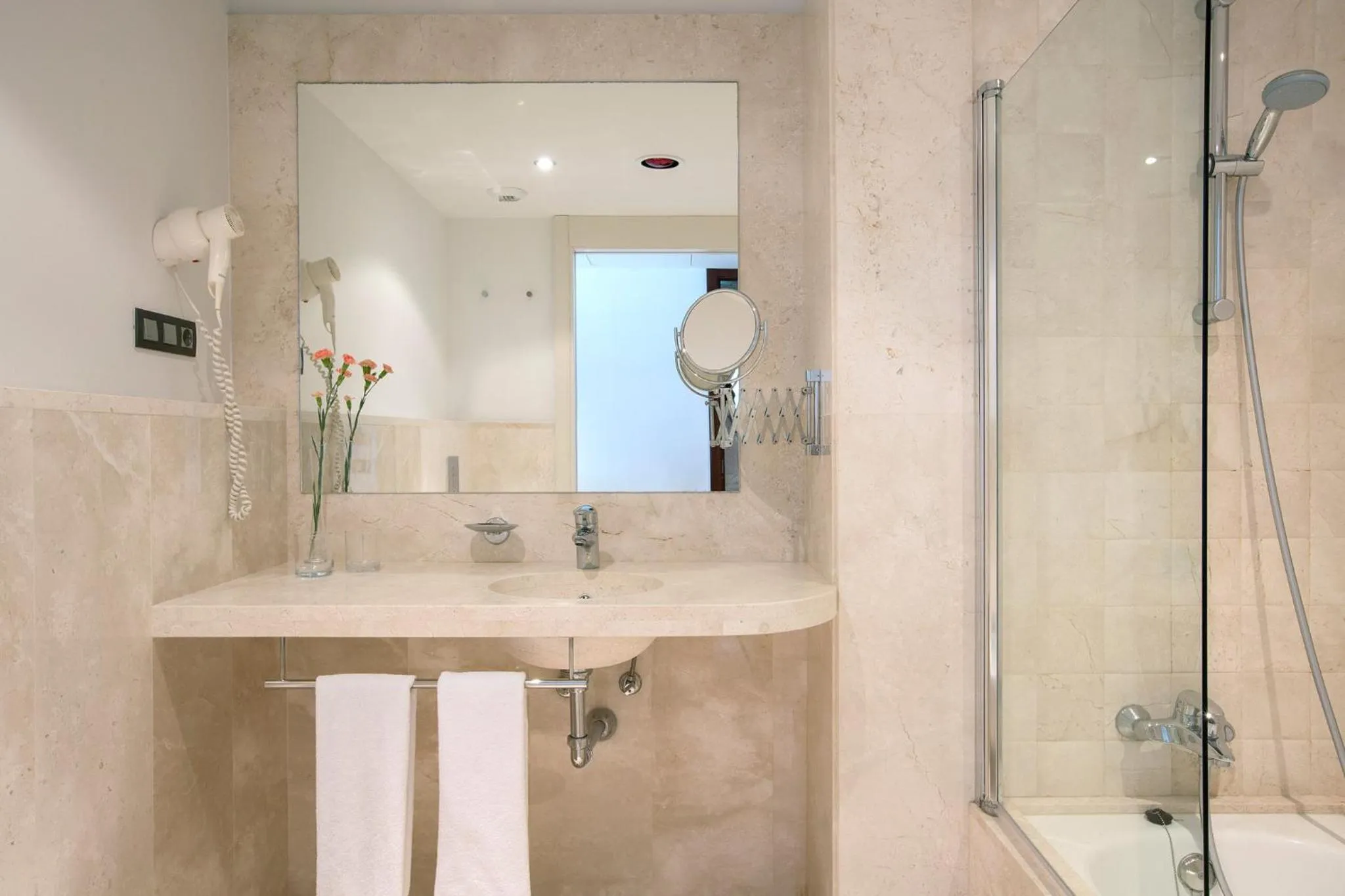 Bathroom in Hipotels Playa La Barrosa - Adults Only