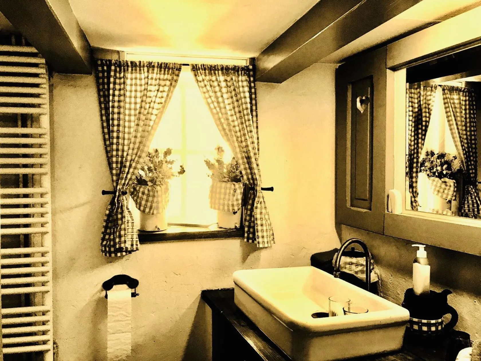 Bathroom in BIJZONDER OVERNACHTEN tZEEUWSE KLOPPERTJE