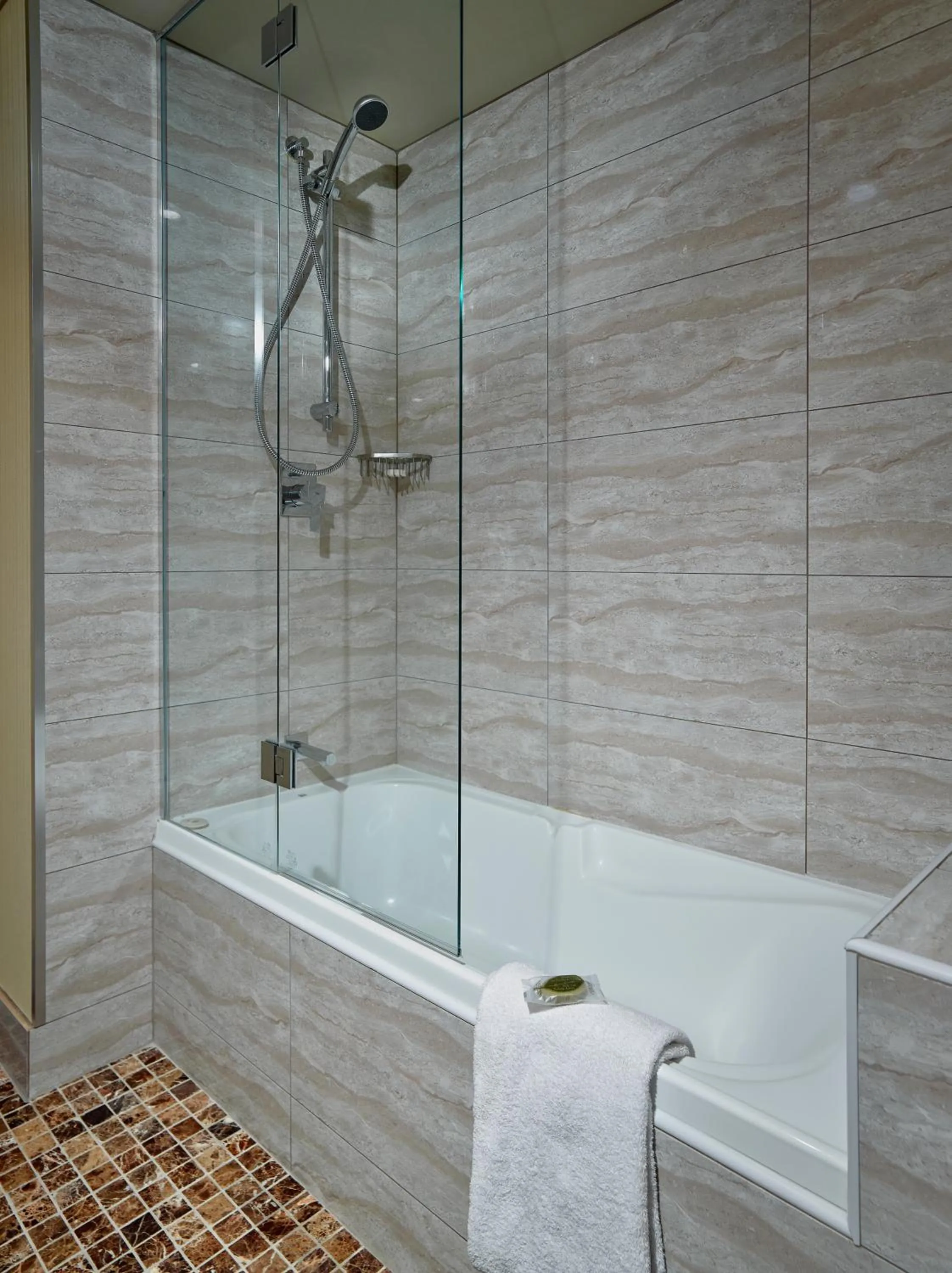 Shower in Stamford Grand Adelaide