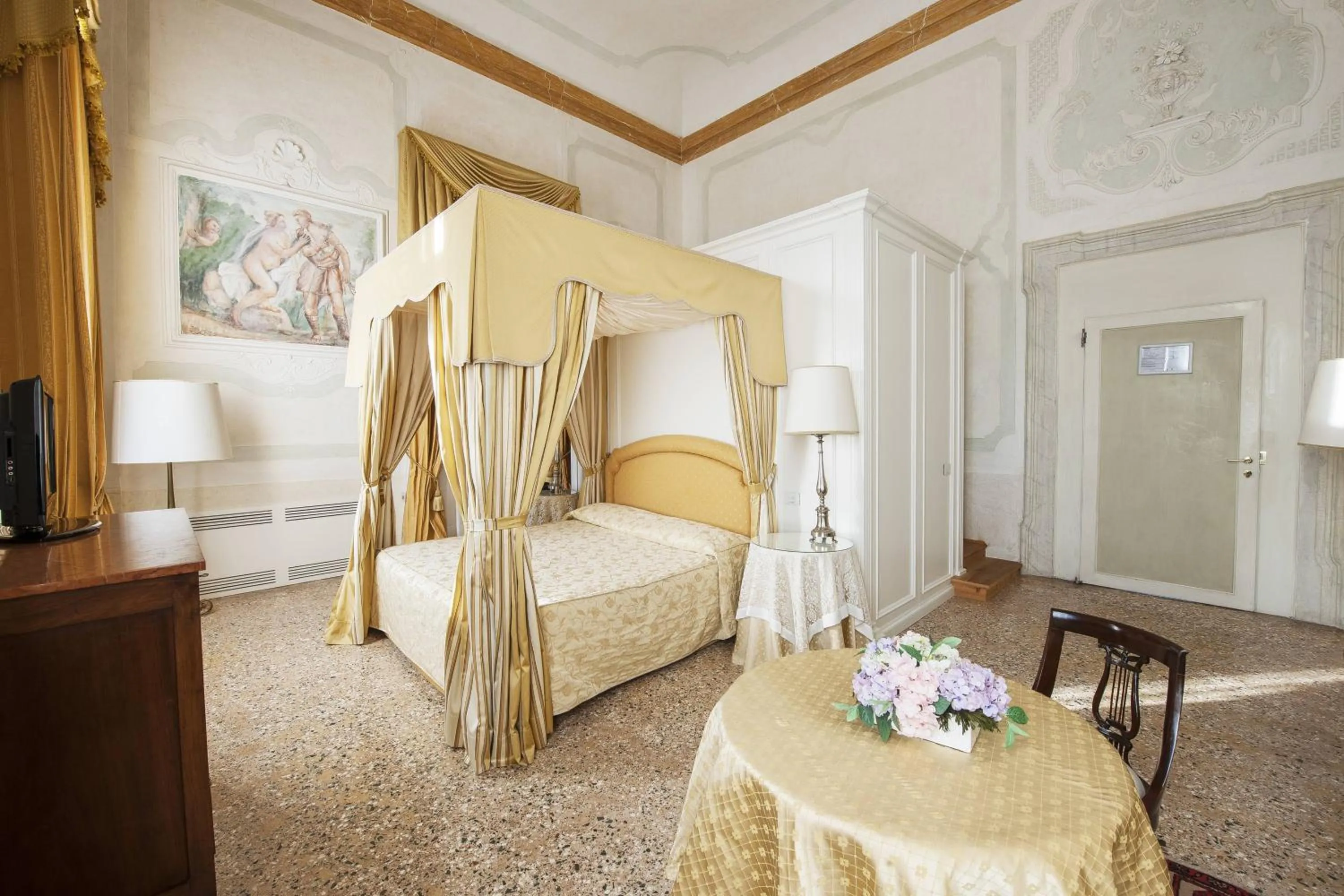 Photo of the whole room, Bed in Hotel Villa Cornér Della Regina