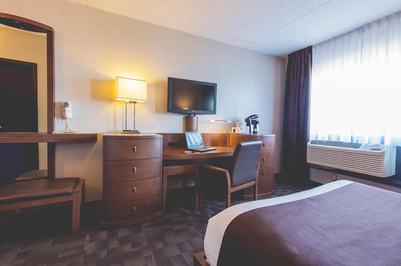 TV and multimedia, Bed in Hotel Continental Centre-Ville