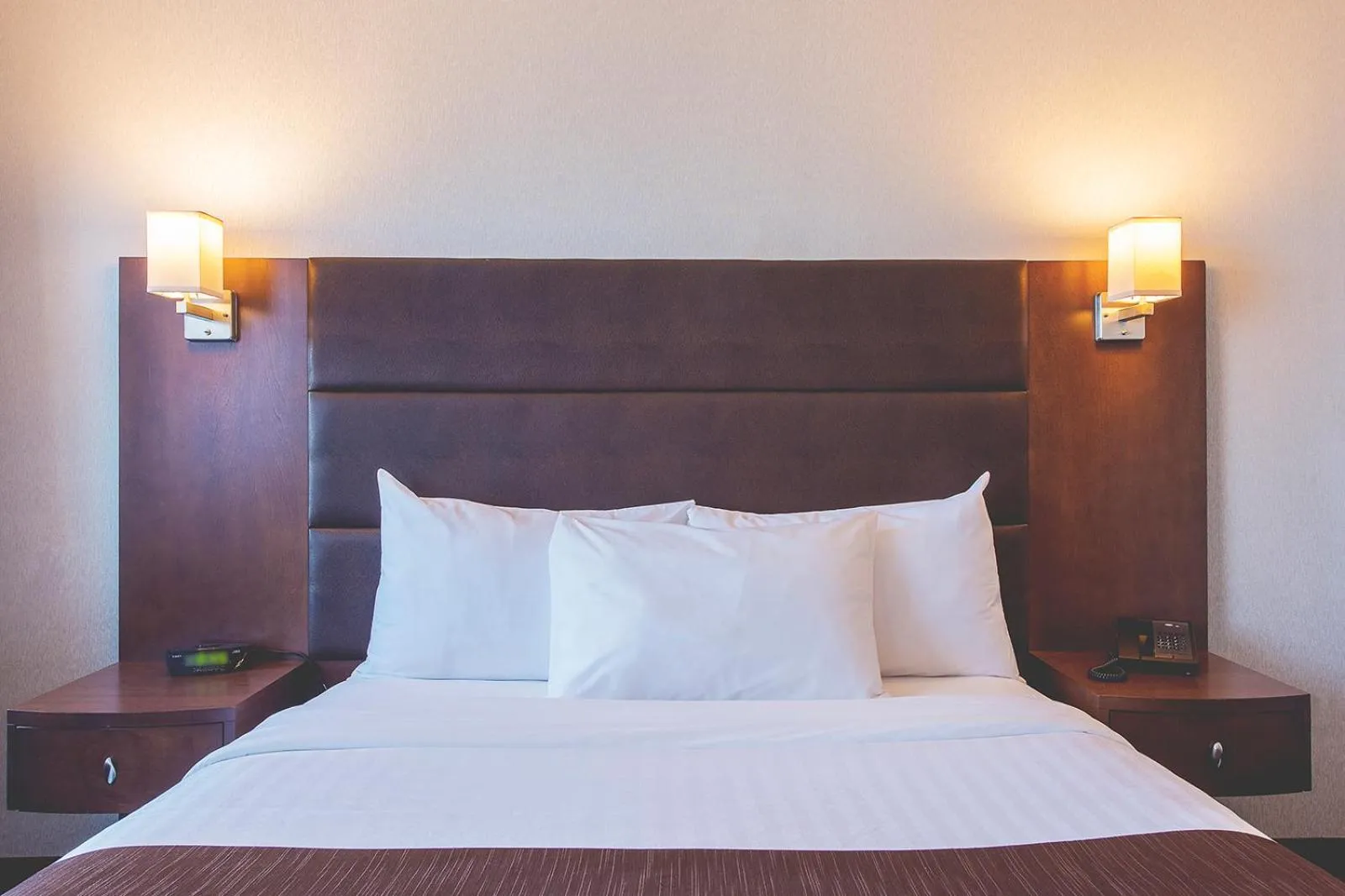 Bed in Hotel Continental Centre-Ville