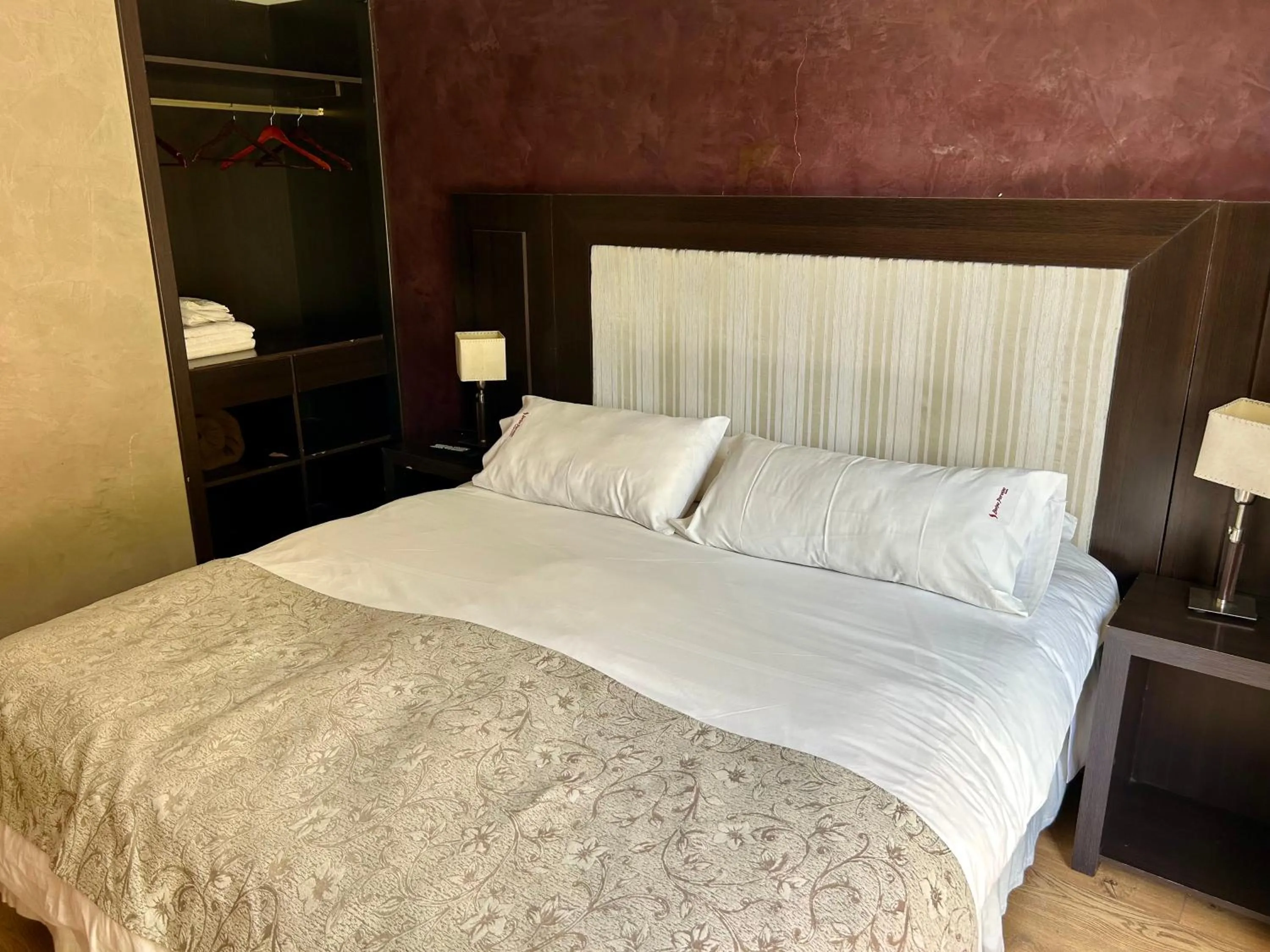 Photo of the whole room, Bed in Bahia Paraiso Apart & Suites