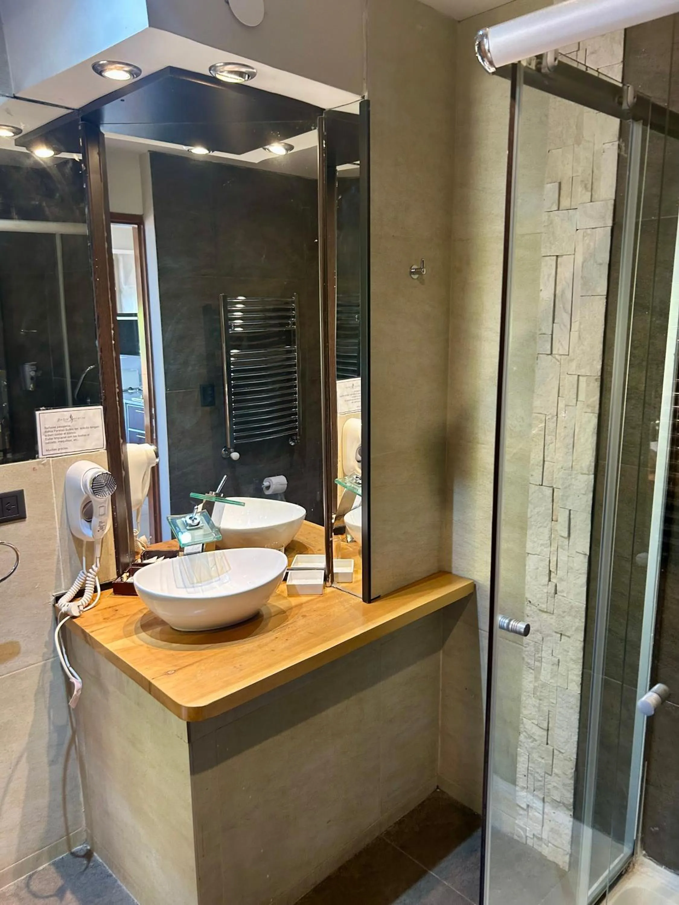 Shower in Bahia Paraiso Apart & Suites