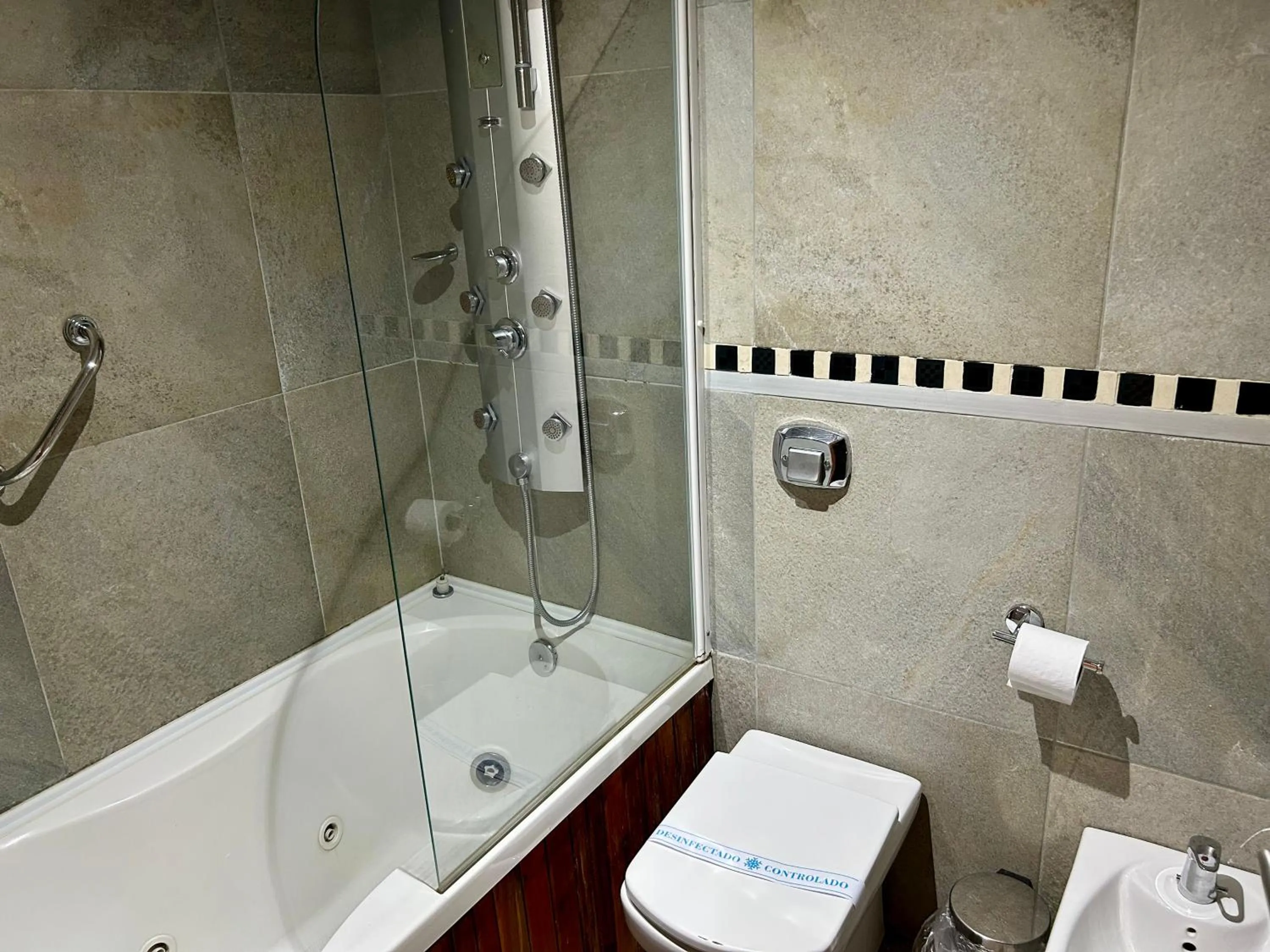 Shower in Bahia Paraiso Apart & Suites
