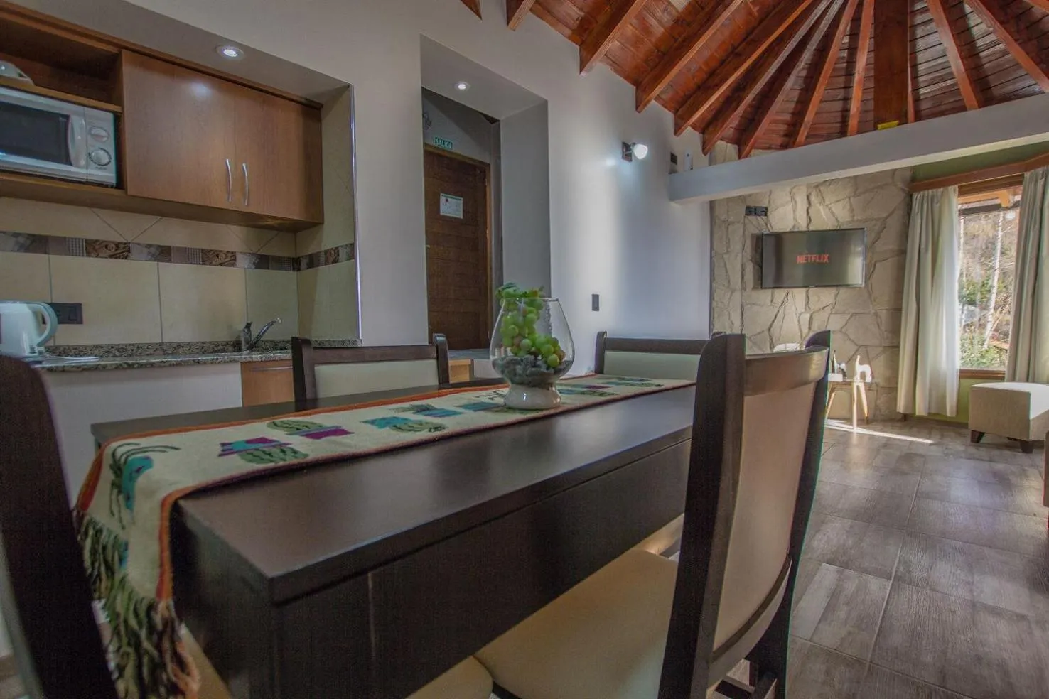 Kitchen or kitchenette in Bahia Paraiso Apart & Suites