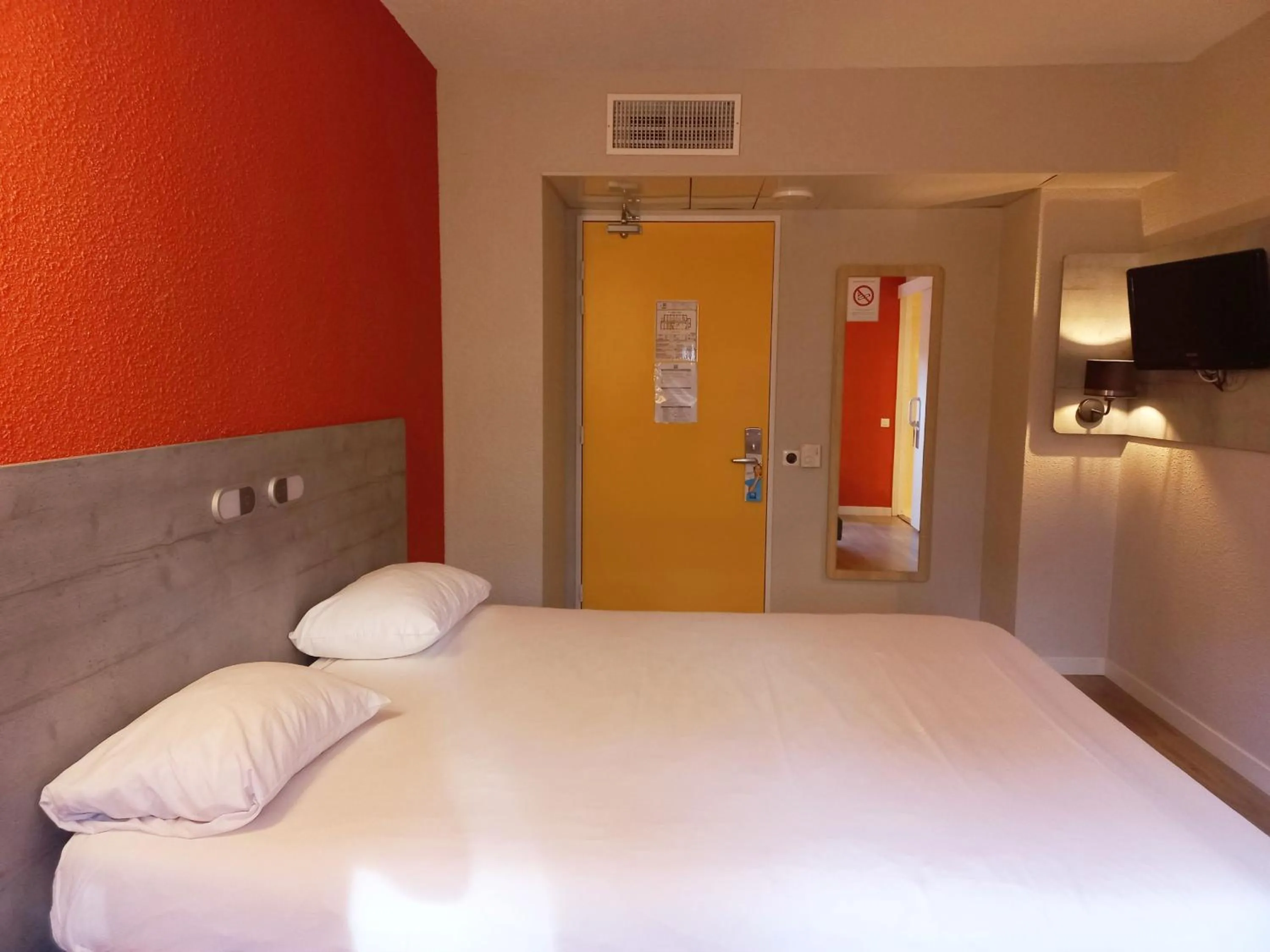 Bed in ibis budget Saint-Brieuc Yffiniac