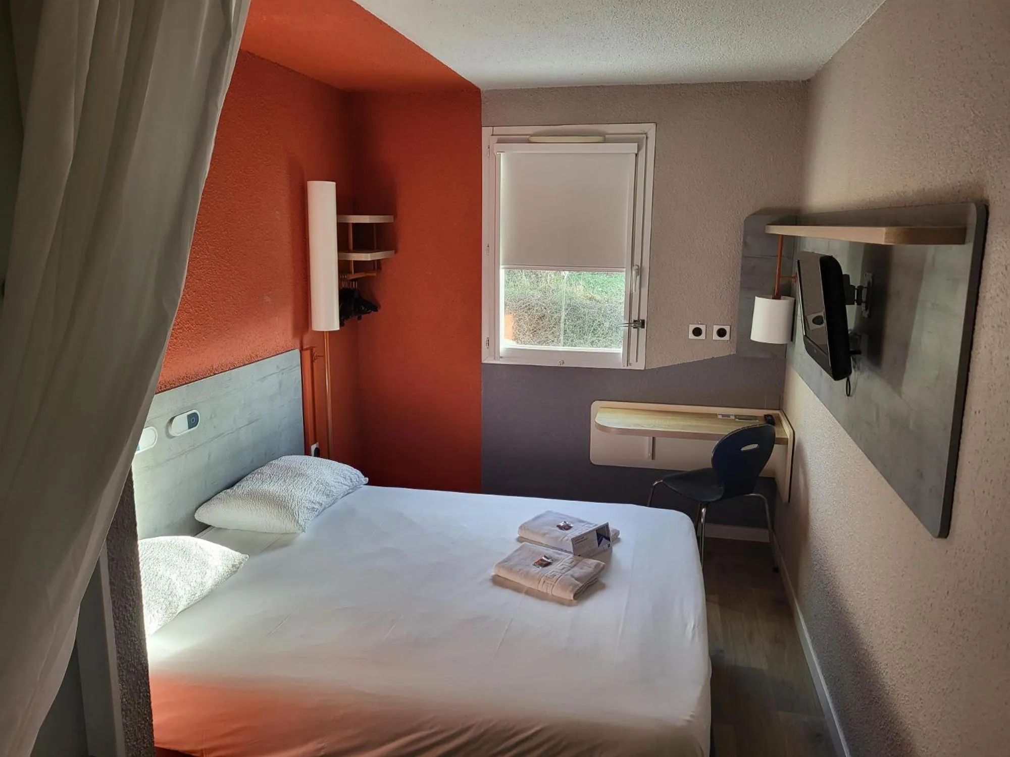 Bed in ibis budget Saint-Brieuc Yffiniac