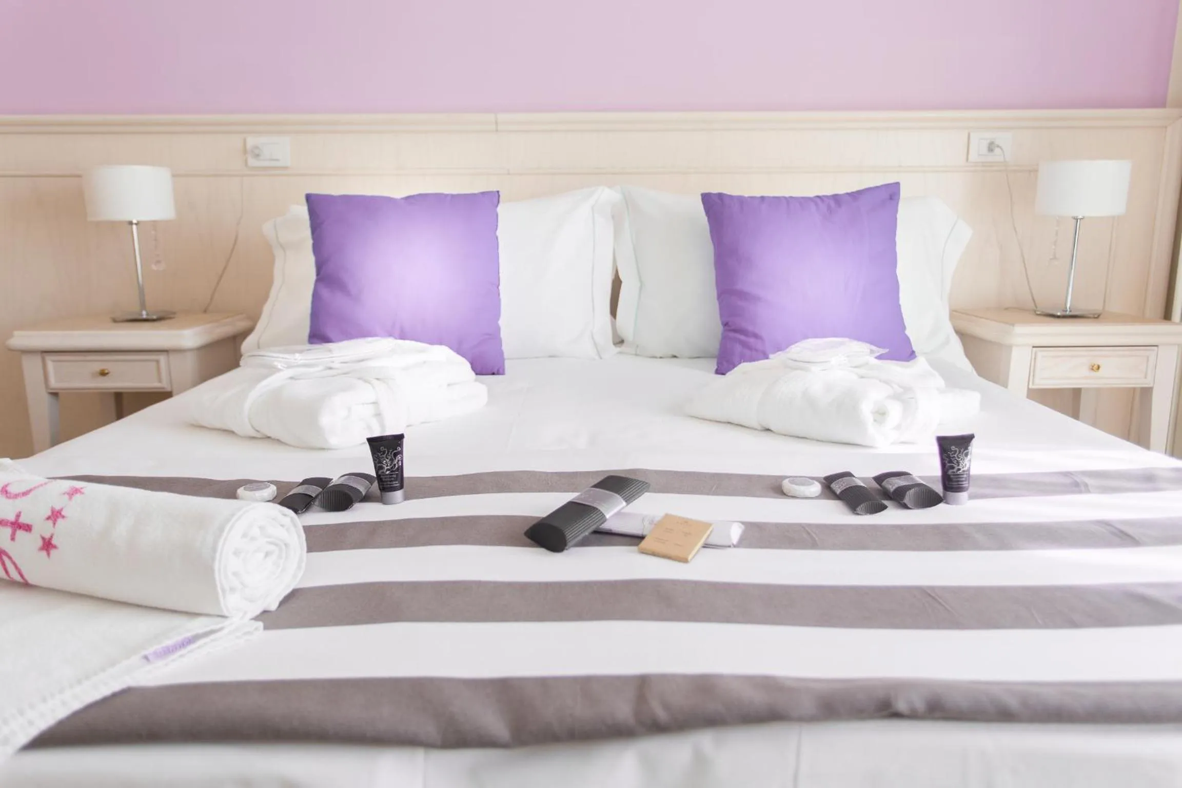 Bed in HOTEL AMBRA - Fronte Mare - Vicinissimi al Centro