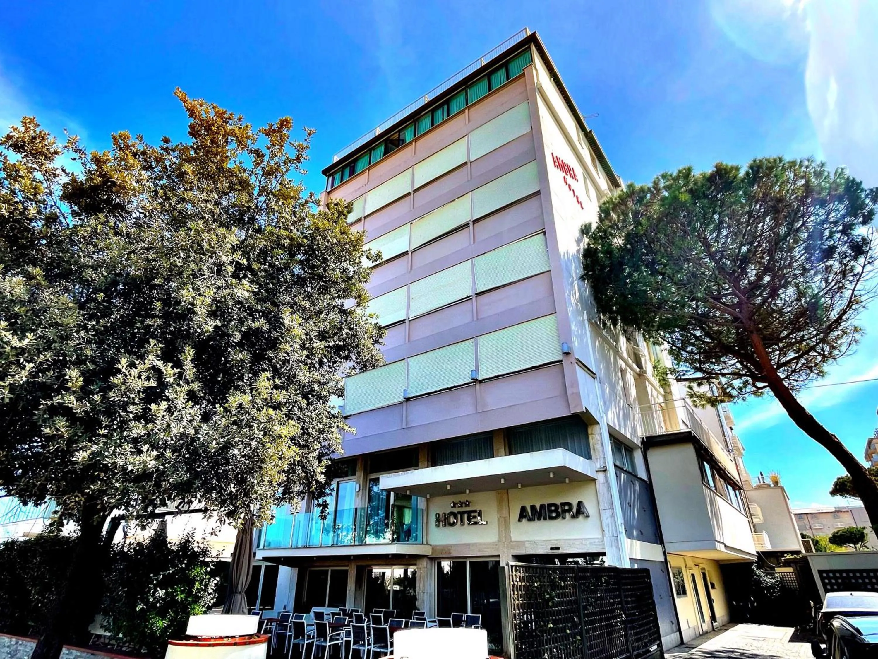 Property building in HOTEL AMBRA - Fronte Mare - Vicinissimi al Centro