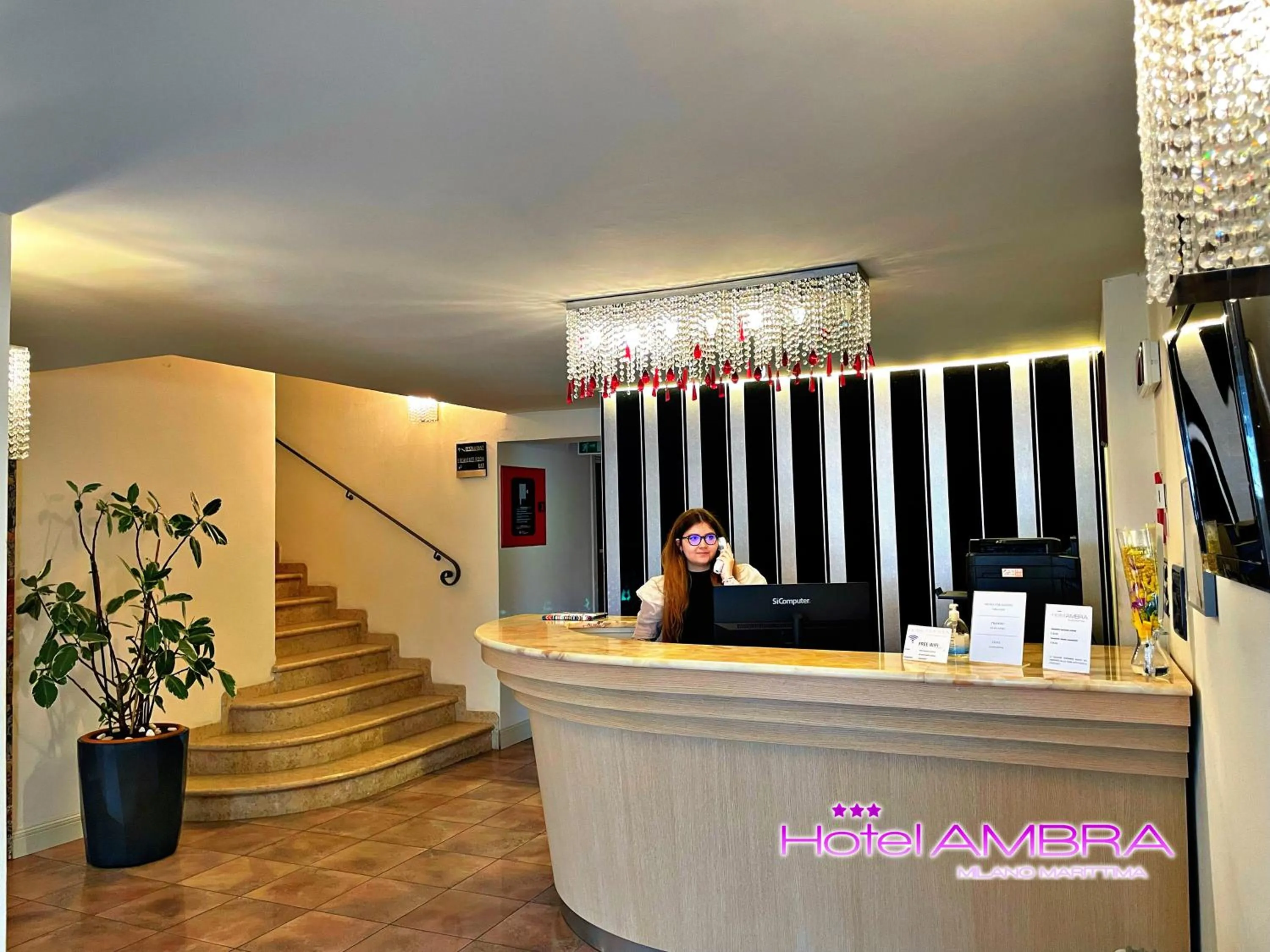 Staff in HOTEL AMBRA - Fronte Mare - Vicinissimi al Centro