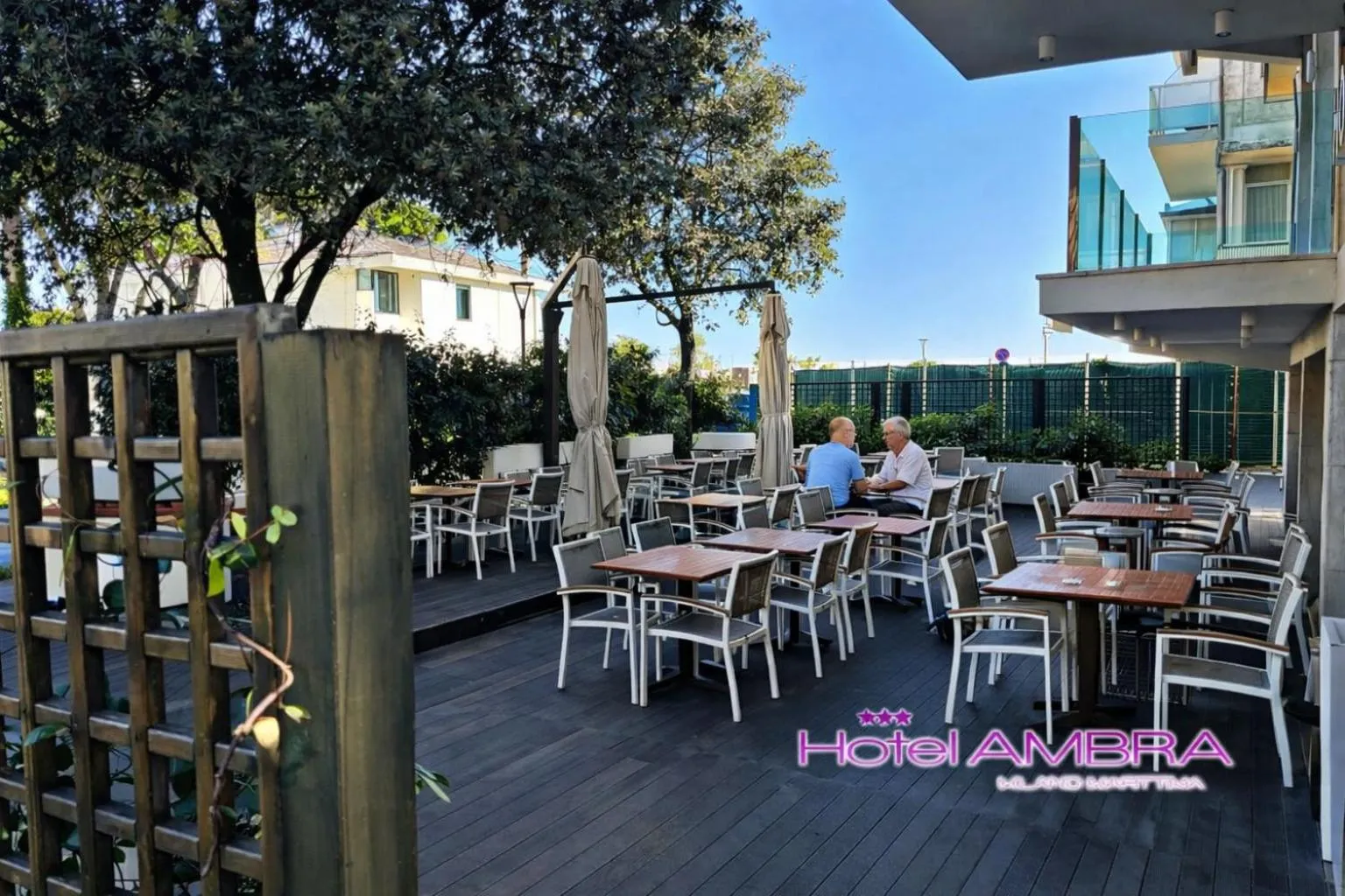 Garden in HOTEL AMBRA - Fronte Mare - Vicinissimi al Centro