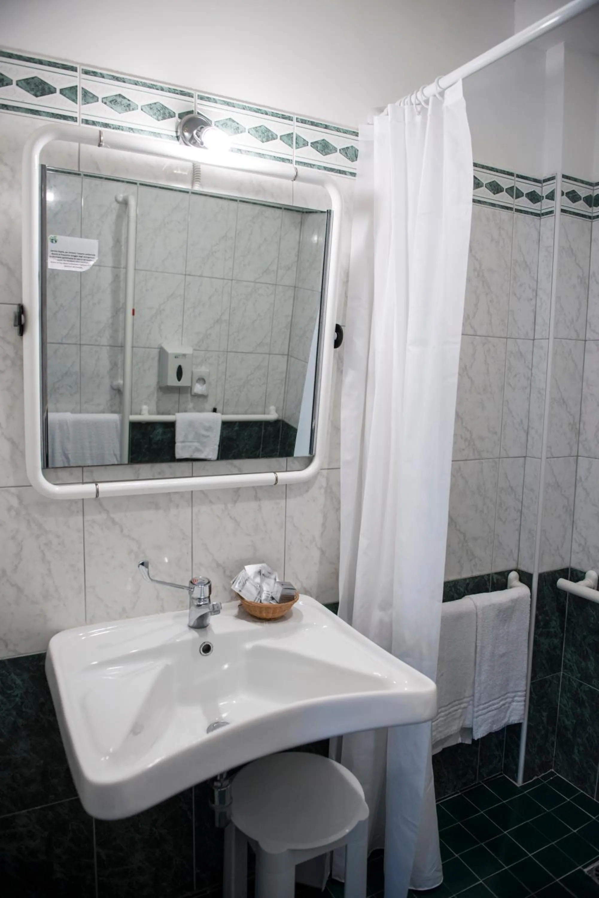 Shower in Hotel Gabbiano