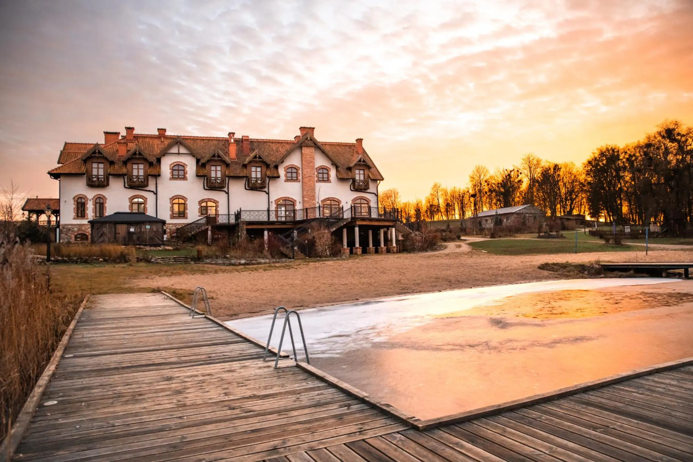 Property building in Folwark Łękuk