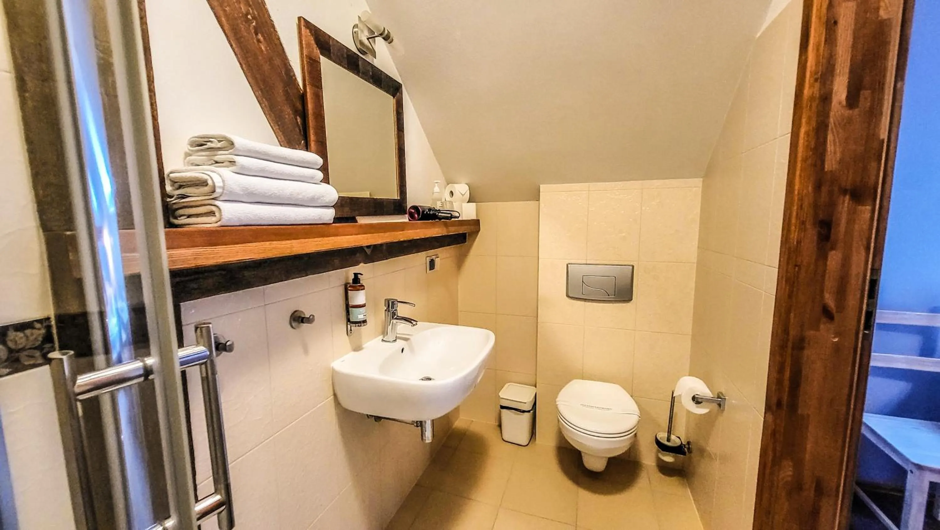 Toilet in Folwark Łękuk