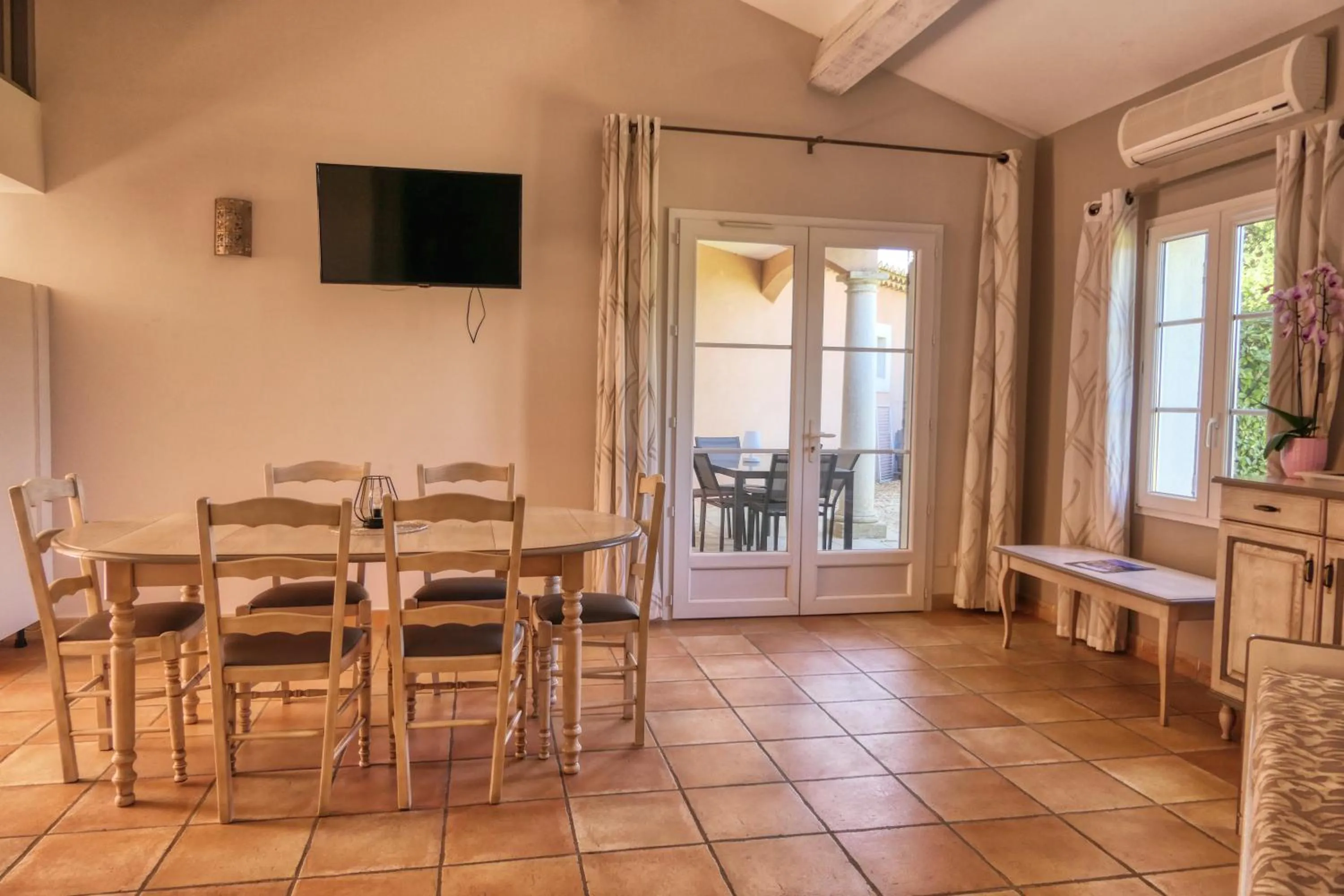 TV and multimedia in Les Résidences de Métifiot