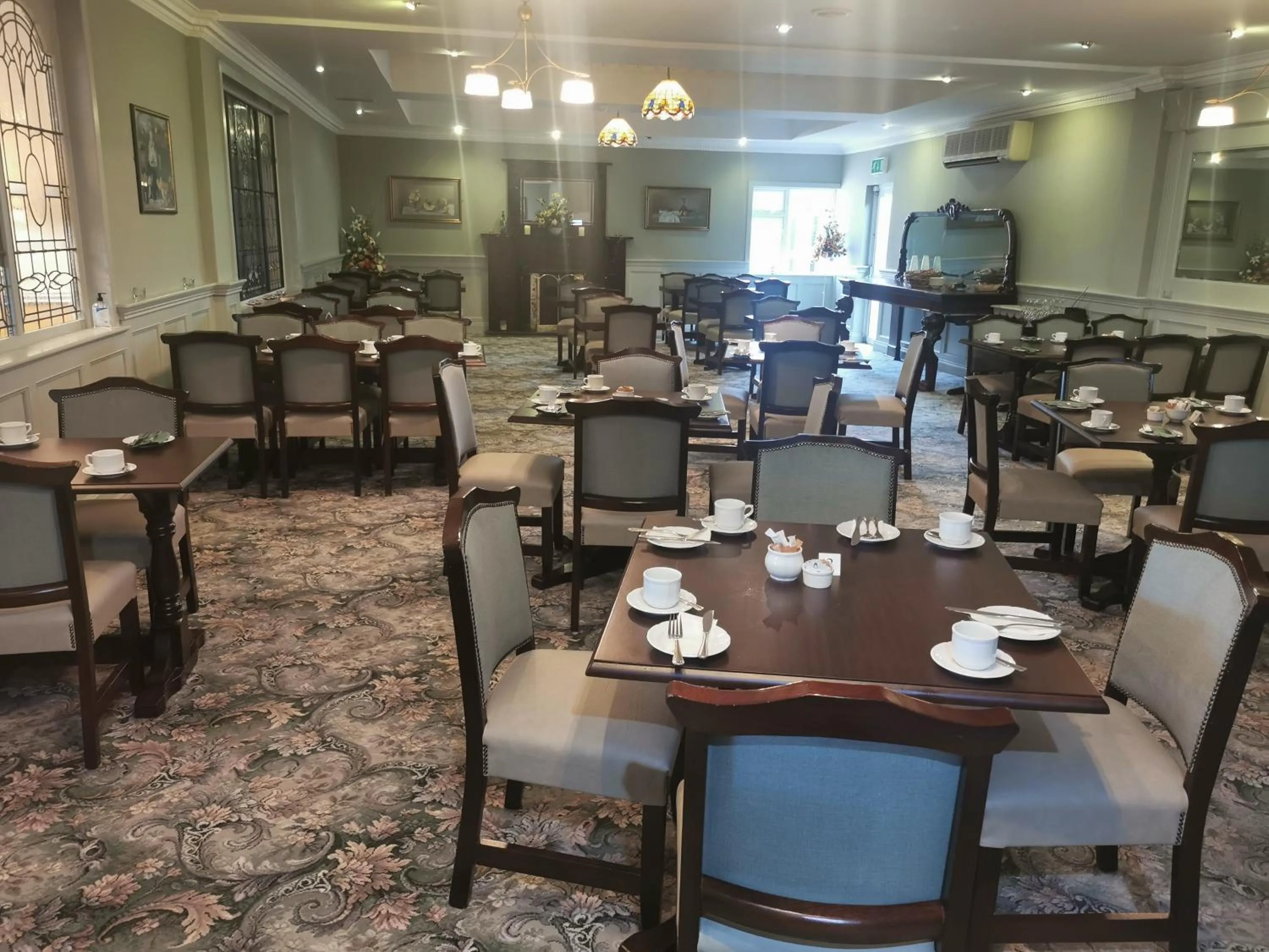 Restaurant/places to eat in Rhu Glenn Hotel