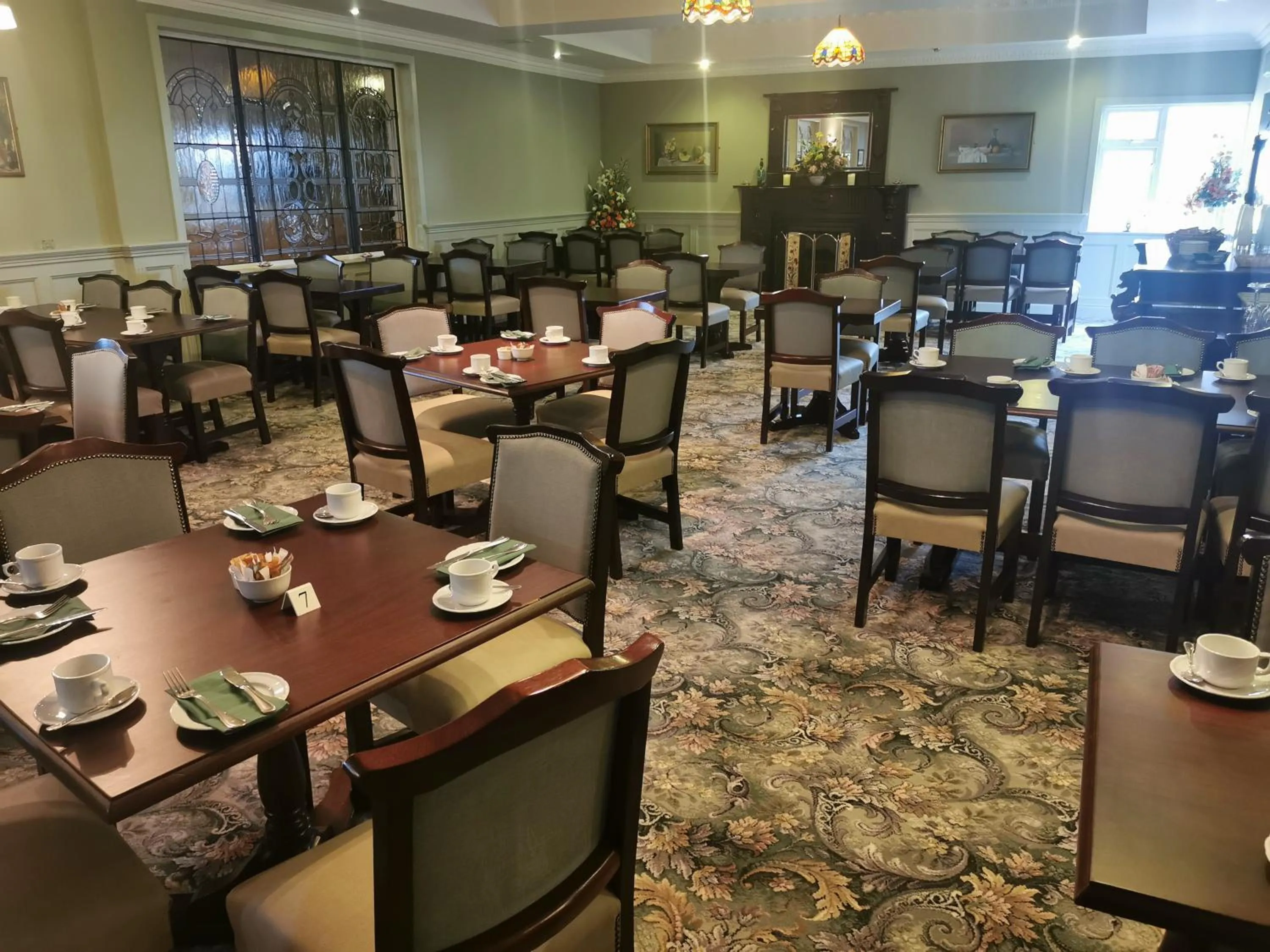 Restaurant/places to eat in Rhu Glenn Hotel