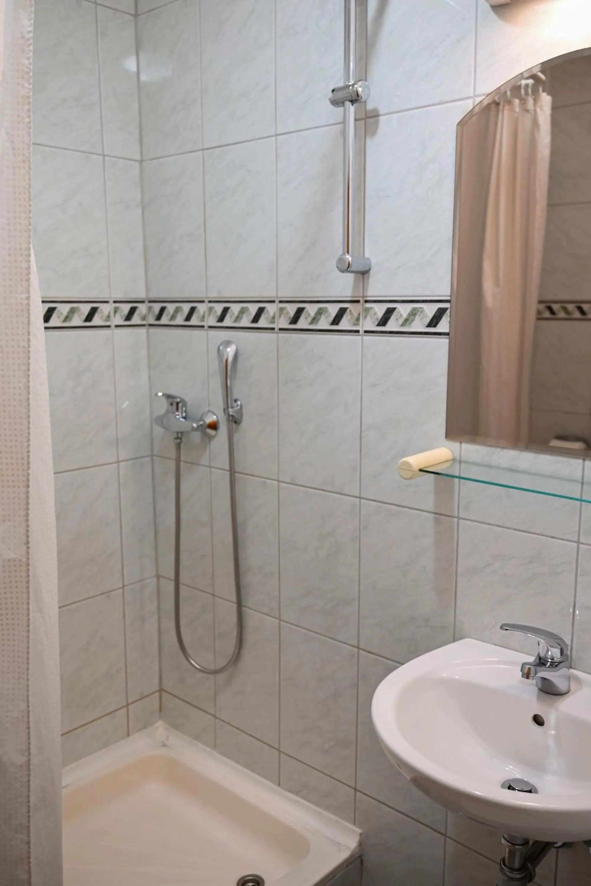 Shower in Hotel Kristal