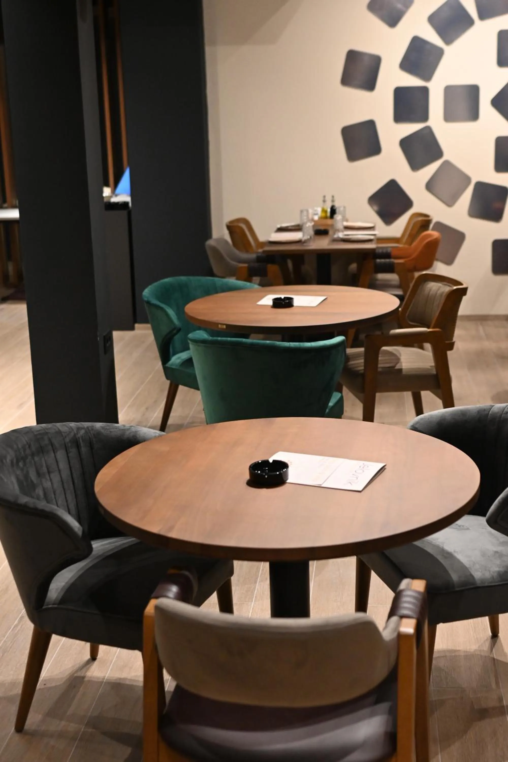 Restaurant/places to eat in Hotel Kristal