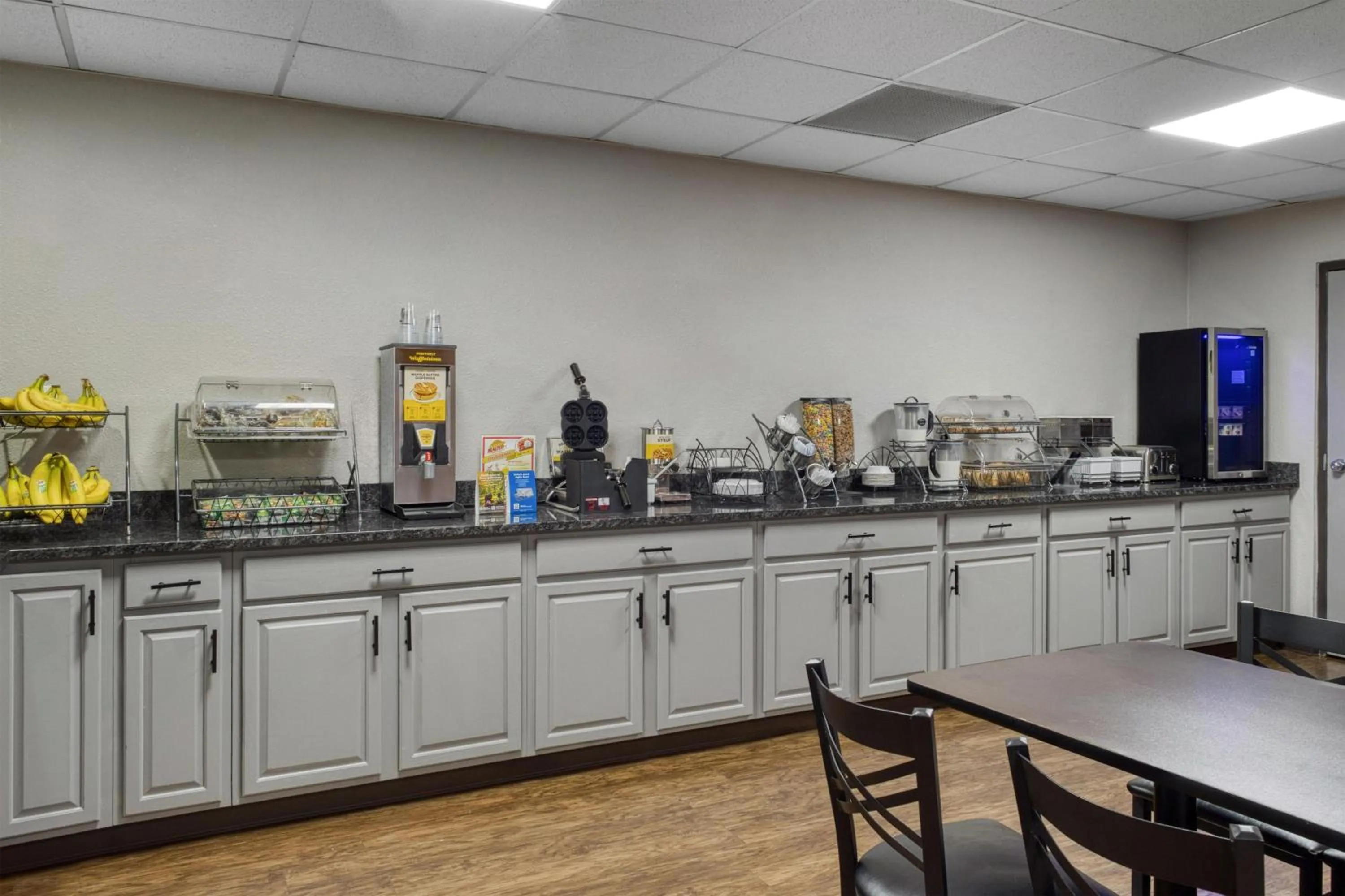 Restaurant/places to eat in SureStay by Best Western Greenville